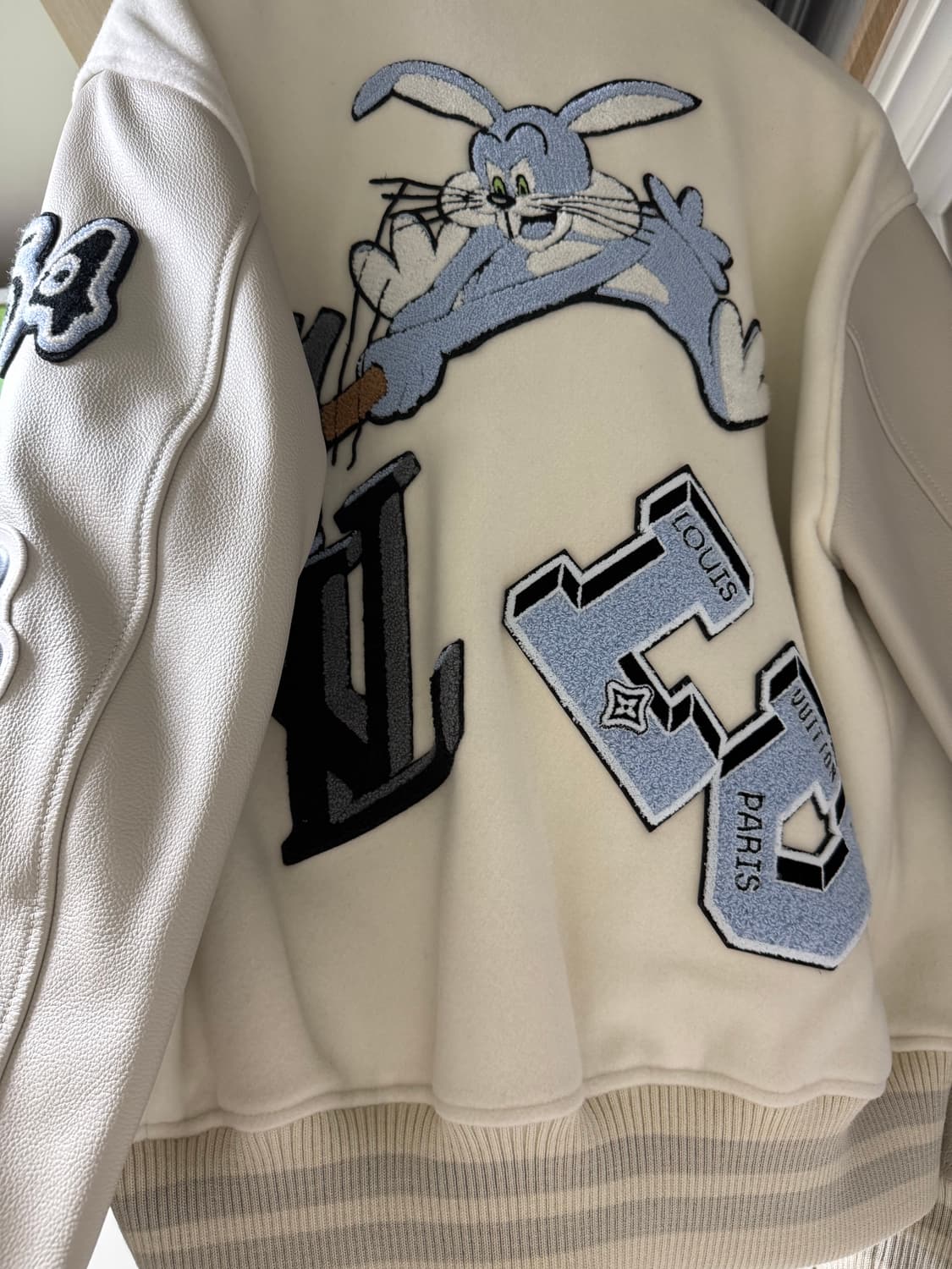 [52] 루이비통 멀티 패치 믹스드 레더 블루종 밀키 화이트 상품이미지2