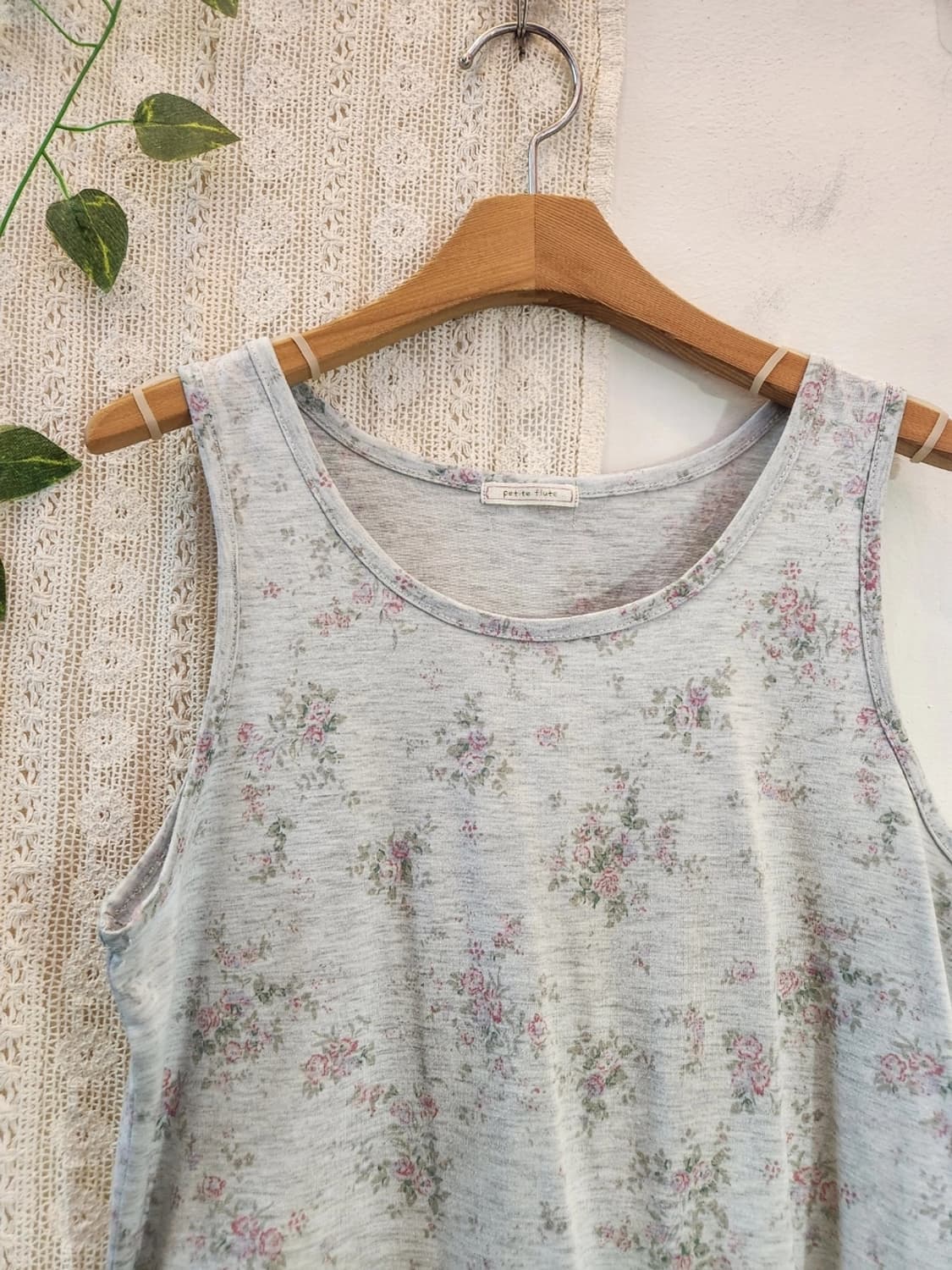 빈티지 그레이 잔꽃 나시 슬리브리스 상품이미지2