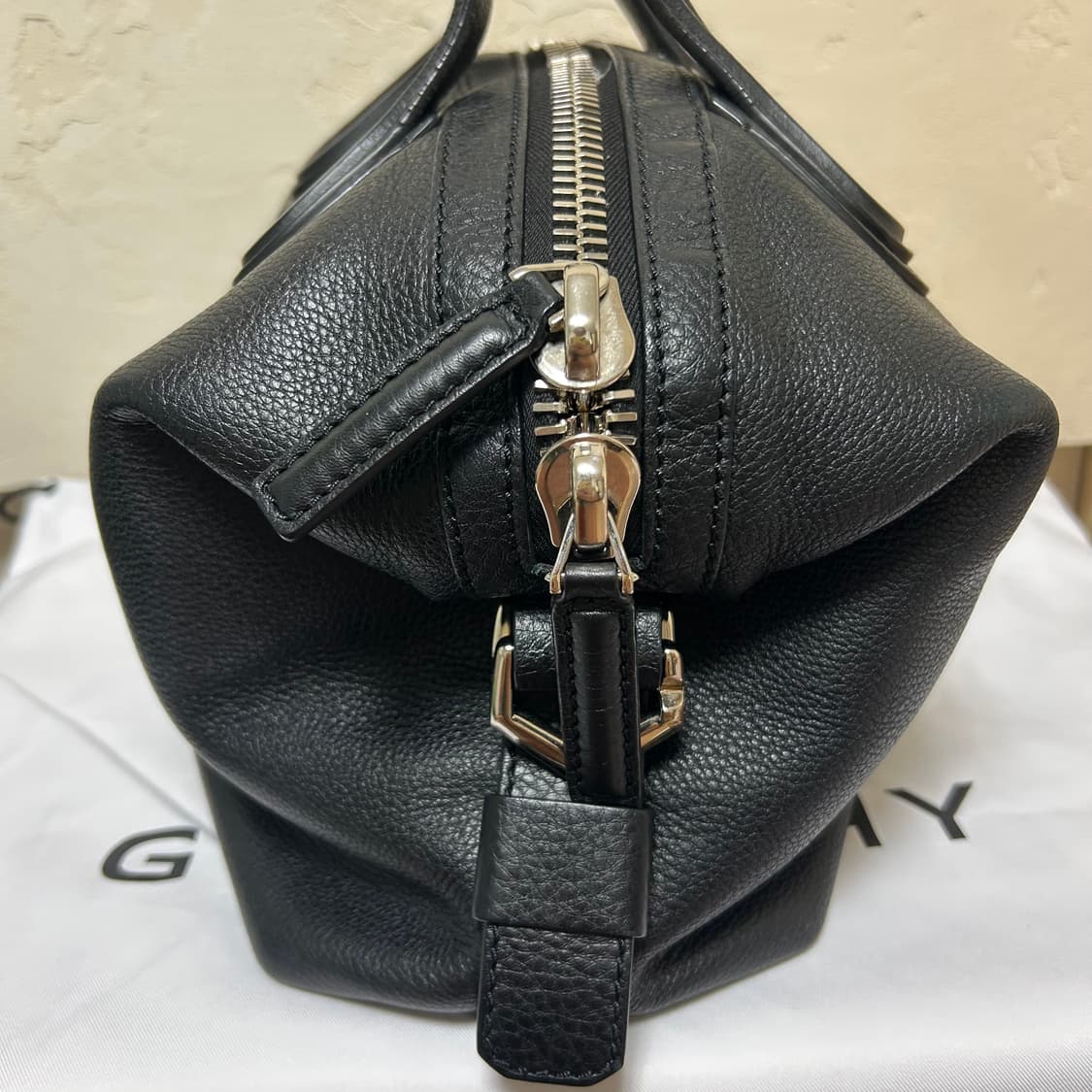 지방시 나이팅게일 스몰 토트백+스트랩 상품이미지6