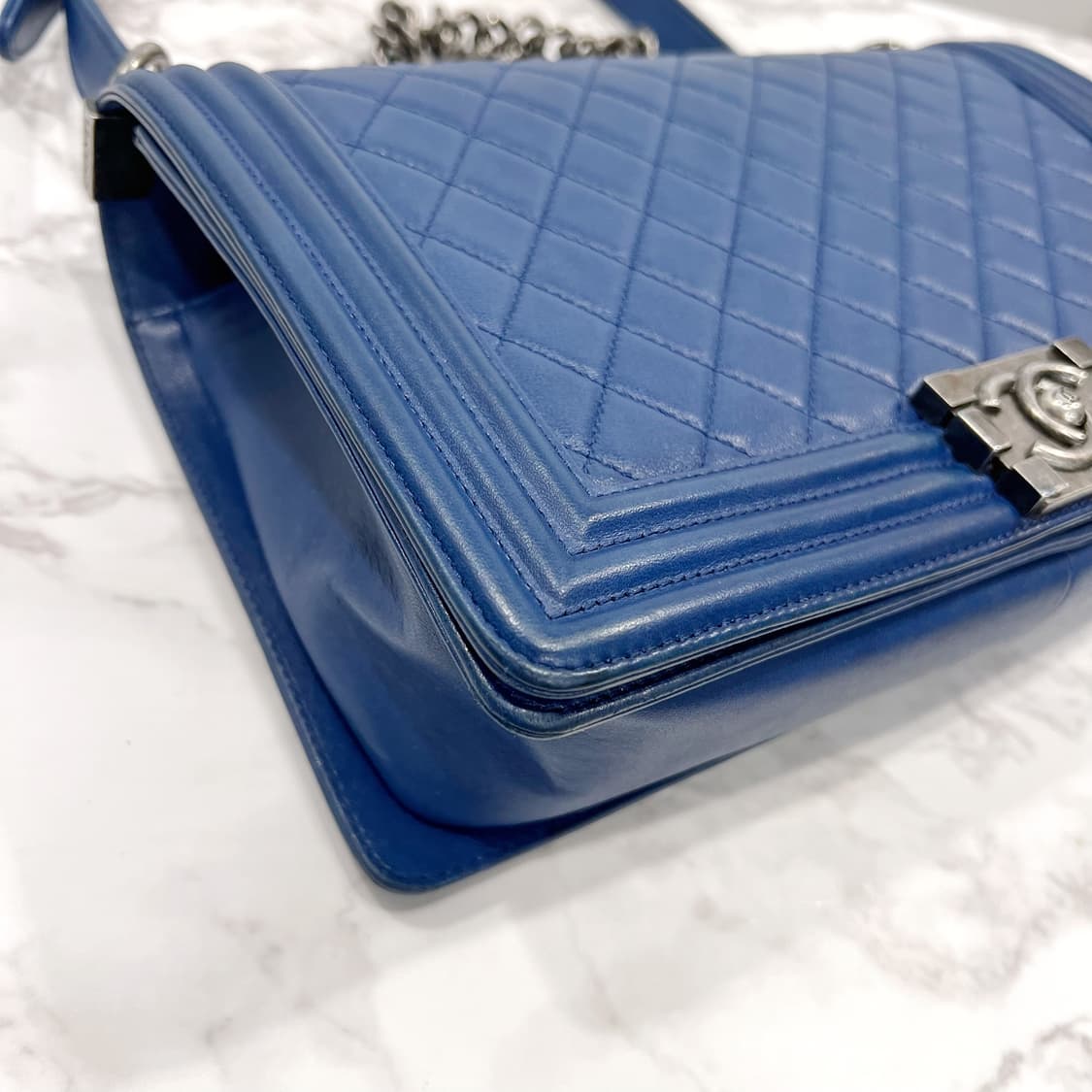 CHANEL 샤넬 보이백 뉴미듐/라자 상품이미지3