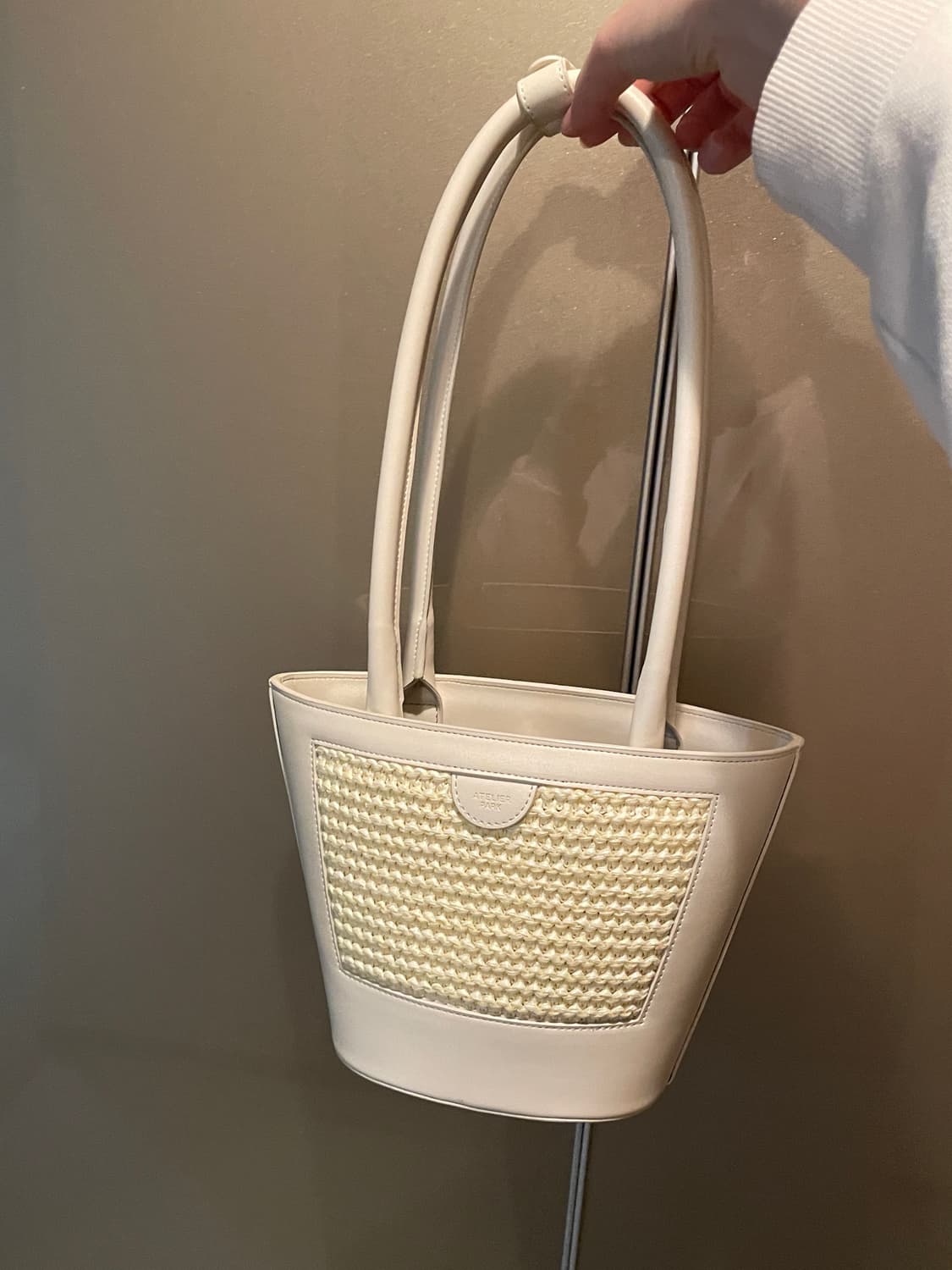 아뜰리에파크 라탄 브림백 아이보리 상품이미지4