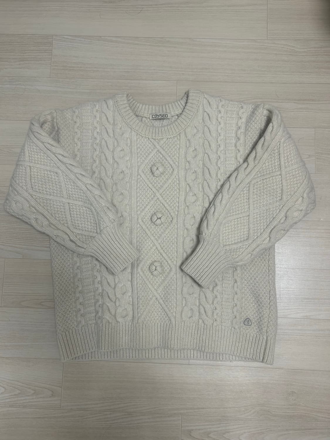 코이세이오 폼폼 니트 아이보리 팝니다! 상품이미지1