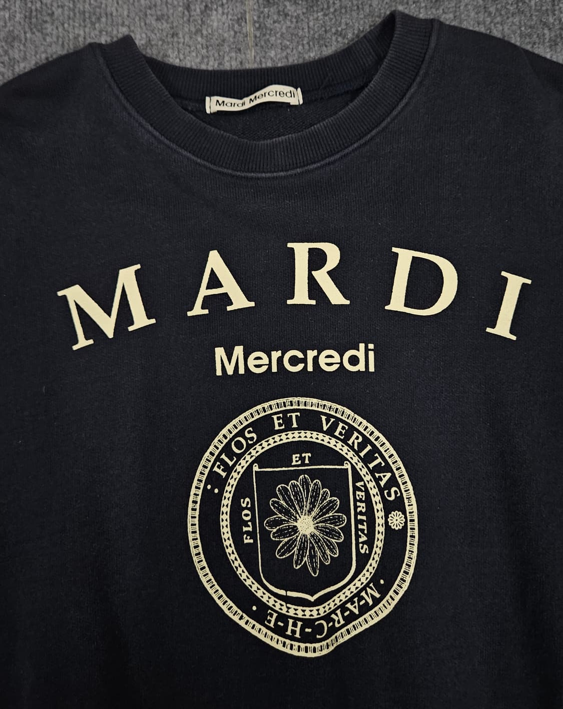마르디 메크르디 맨투맨 스웻셔츠 급처 상품이미지2