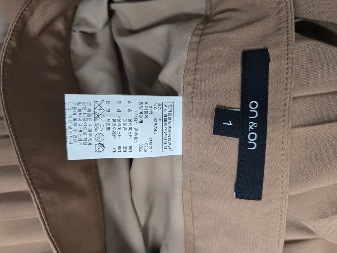 온앤몬 플리츠 언발 롱 스커트 1 상품이미지5