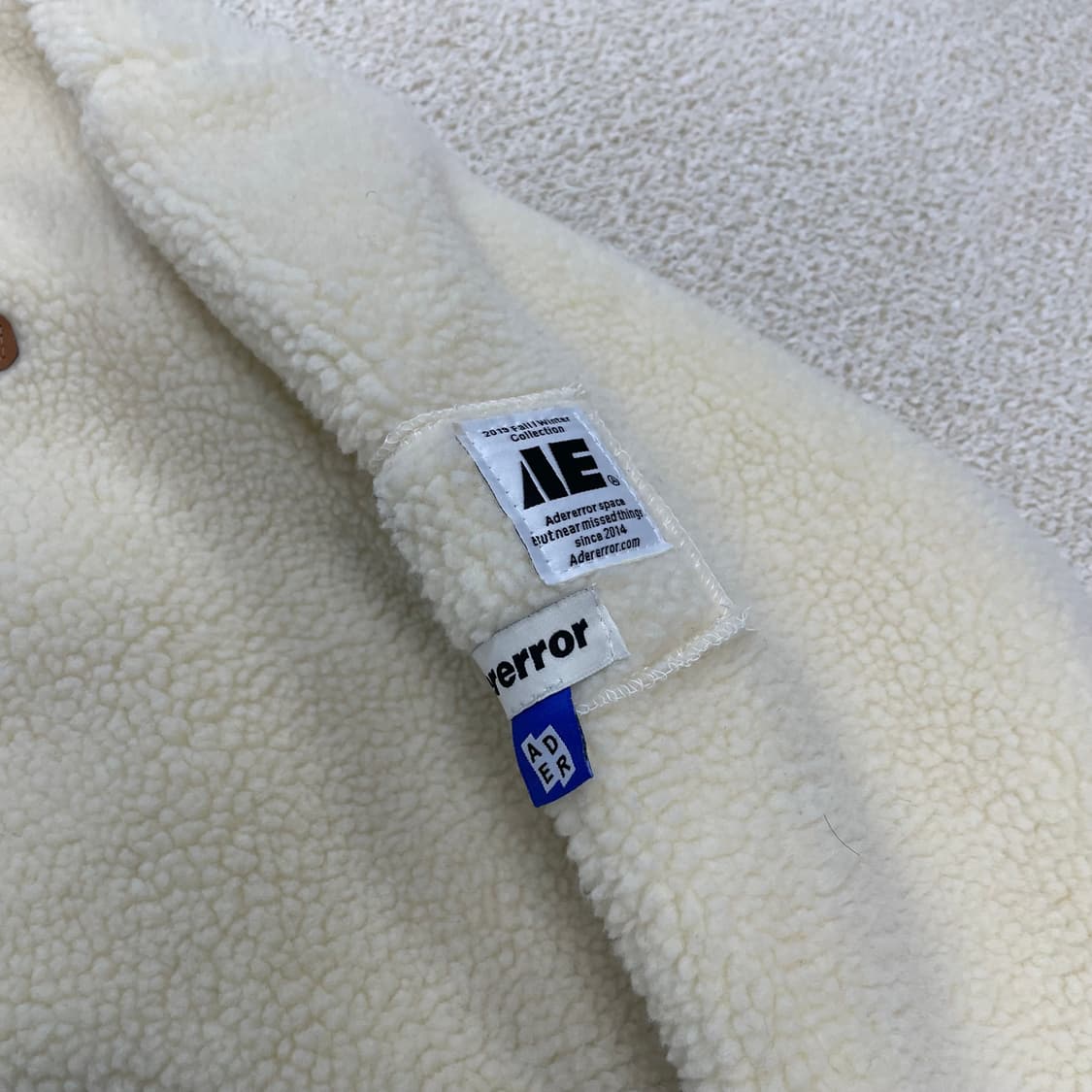 아더에러 20fw 오버사이즈 후리스 자켓 아이보리 상품이미지4