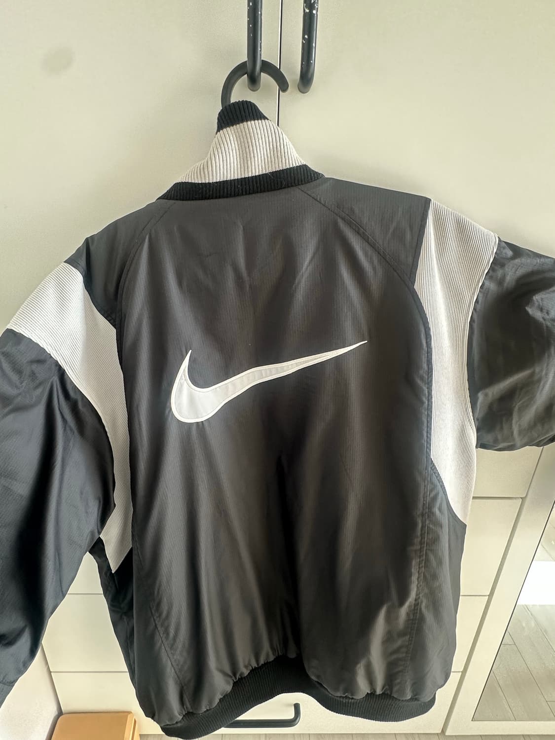 나이키 바시티 누빔 베이스볼 자켓 상품이미지1