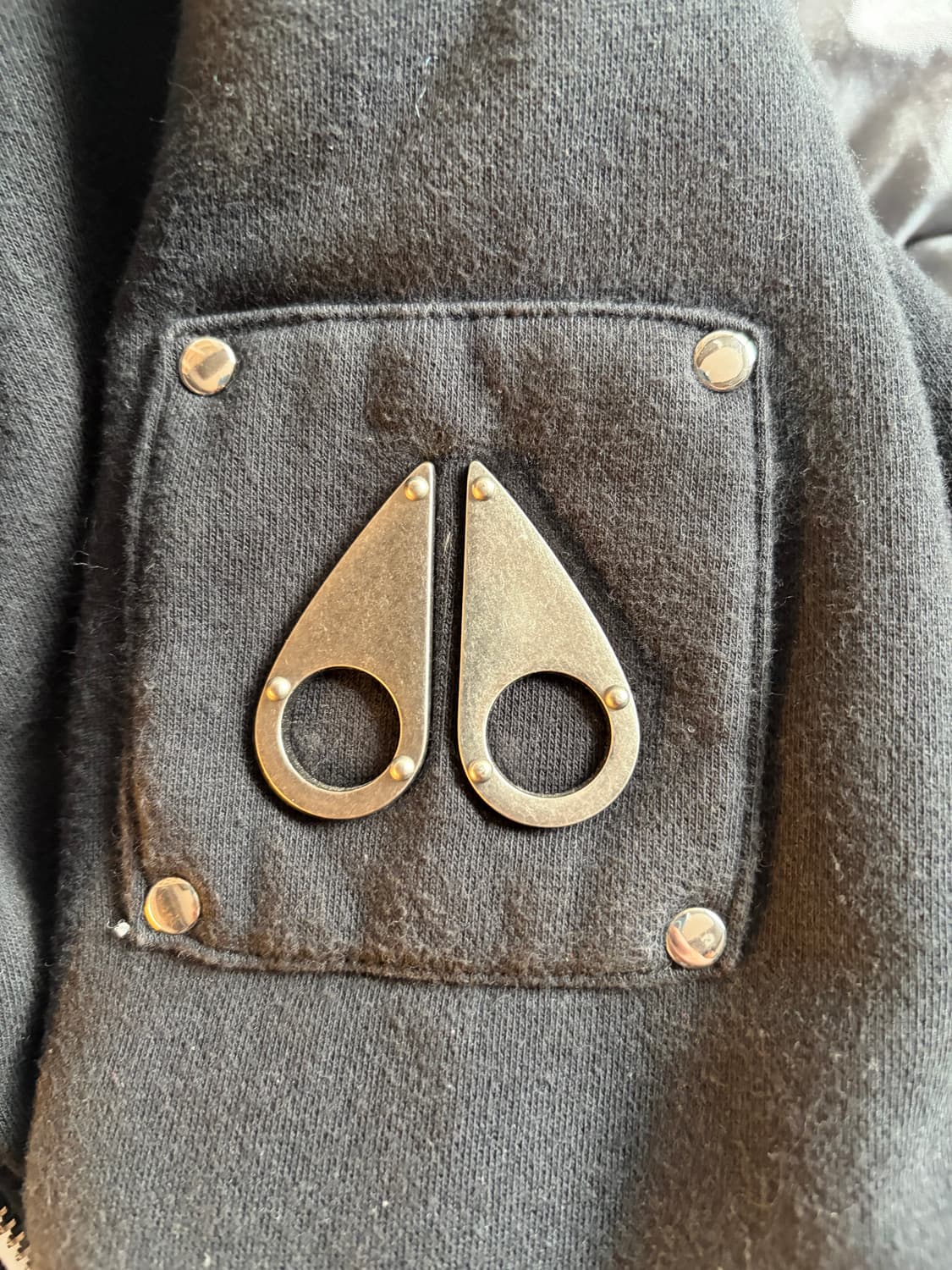 무스너클 버니스웨터 판매합니다. 상품이미지2