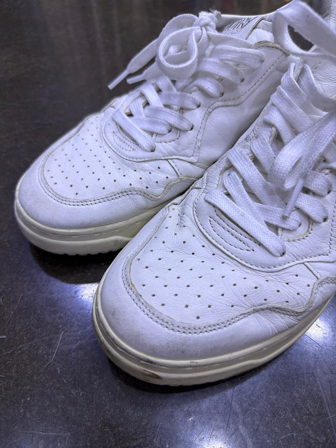 오트리 메달리스트 고트스킨 스니커즈 42 상품이미지3