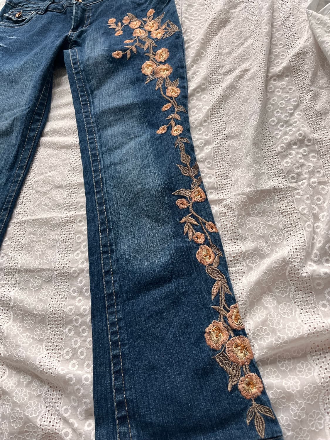 Flower denim semi bootcut pants 상품이미지3