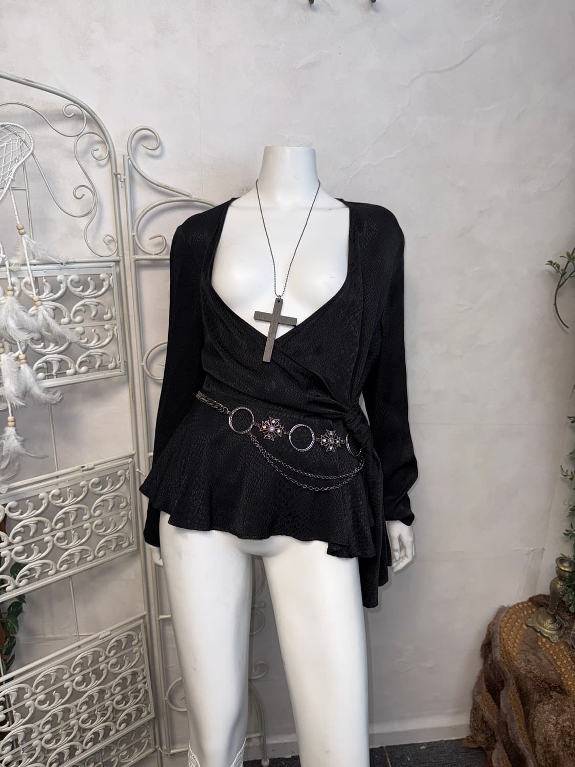 Black python satin ruffle wrap blouse 상품이미지1
