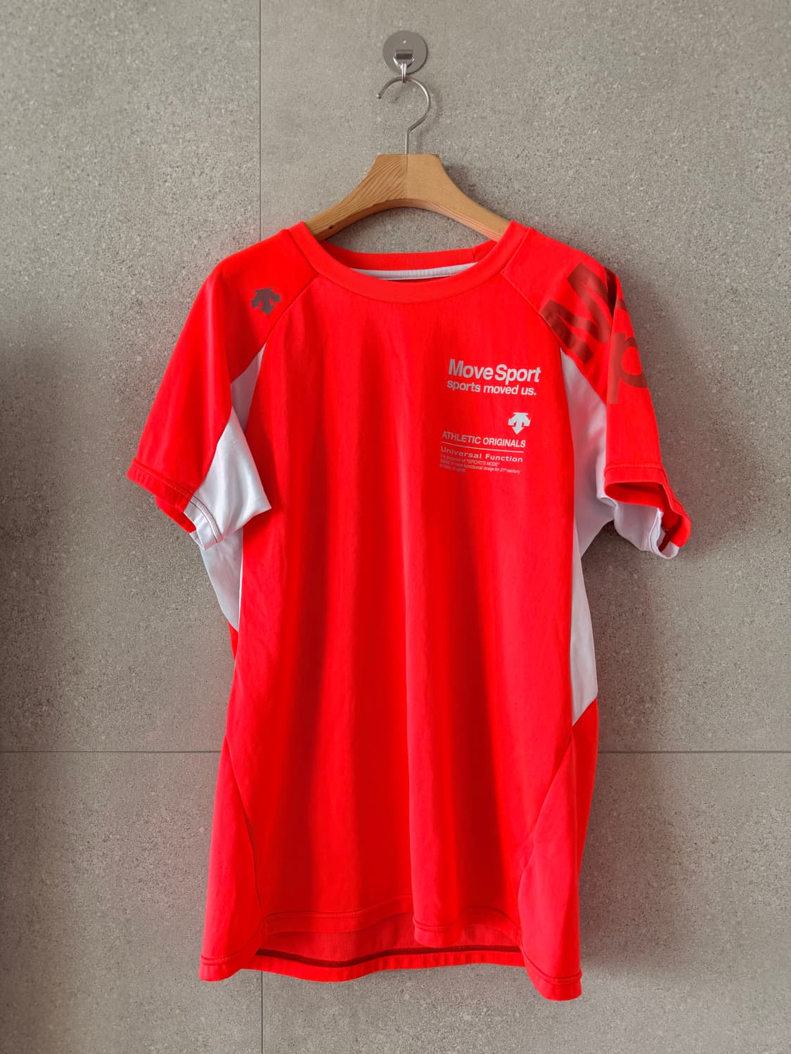 데상트 남성 기능성 반팔 티셔츠 레드 상품이미지1