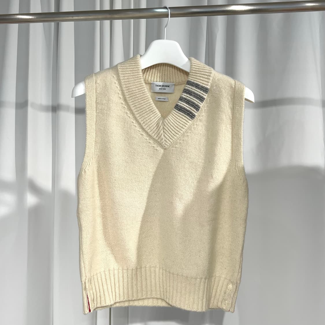톰브라운 사선 니트조끼 상품이미지1