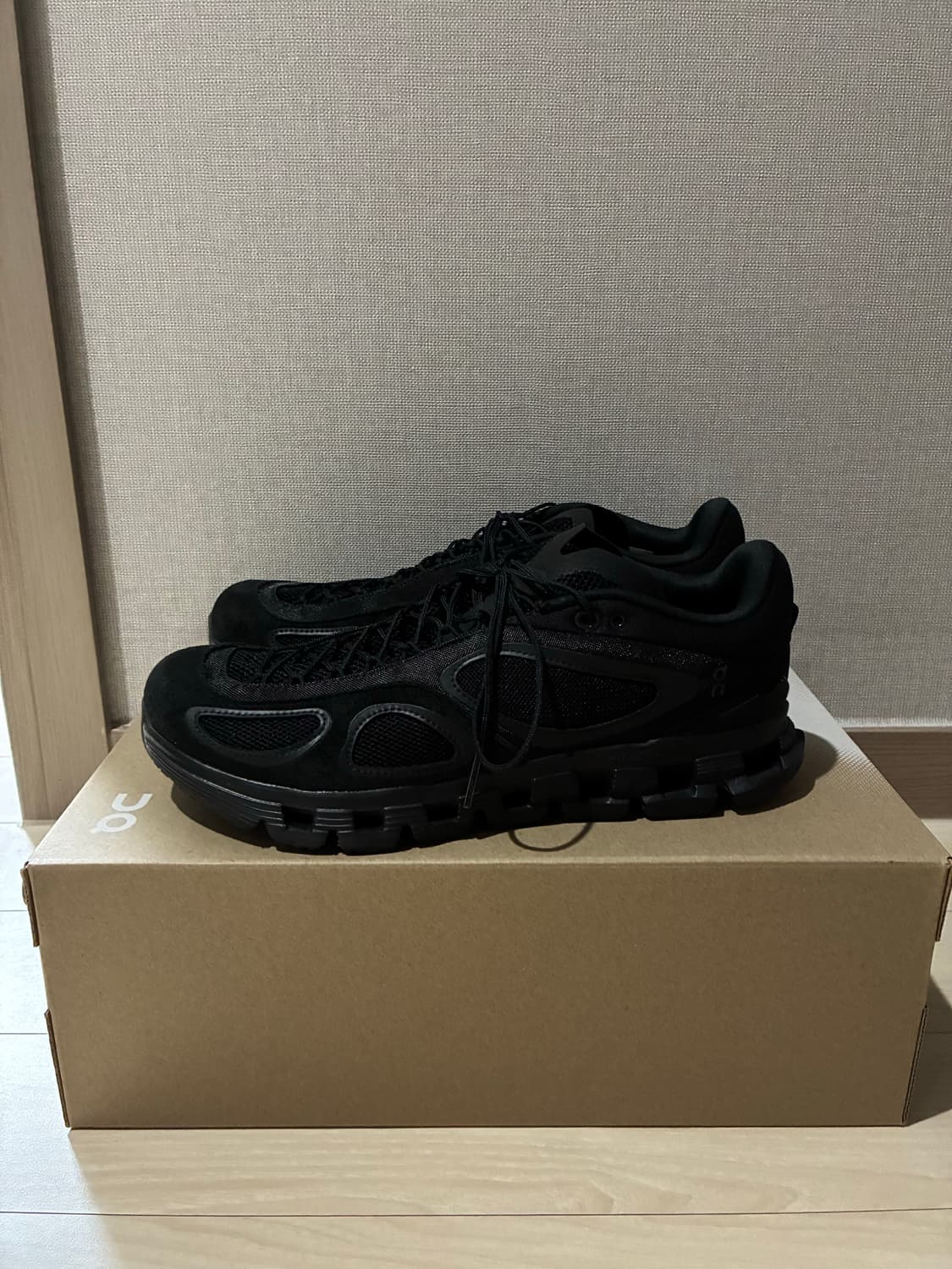 온러닝 클라우드 x FKA twigs 260사이즈 판매 상품이미지6