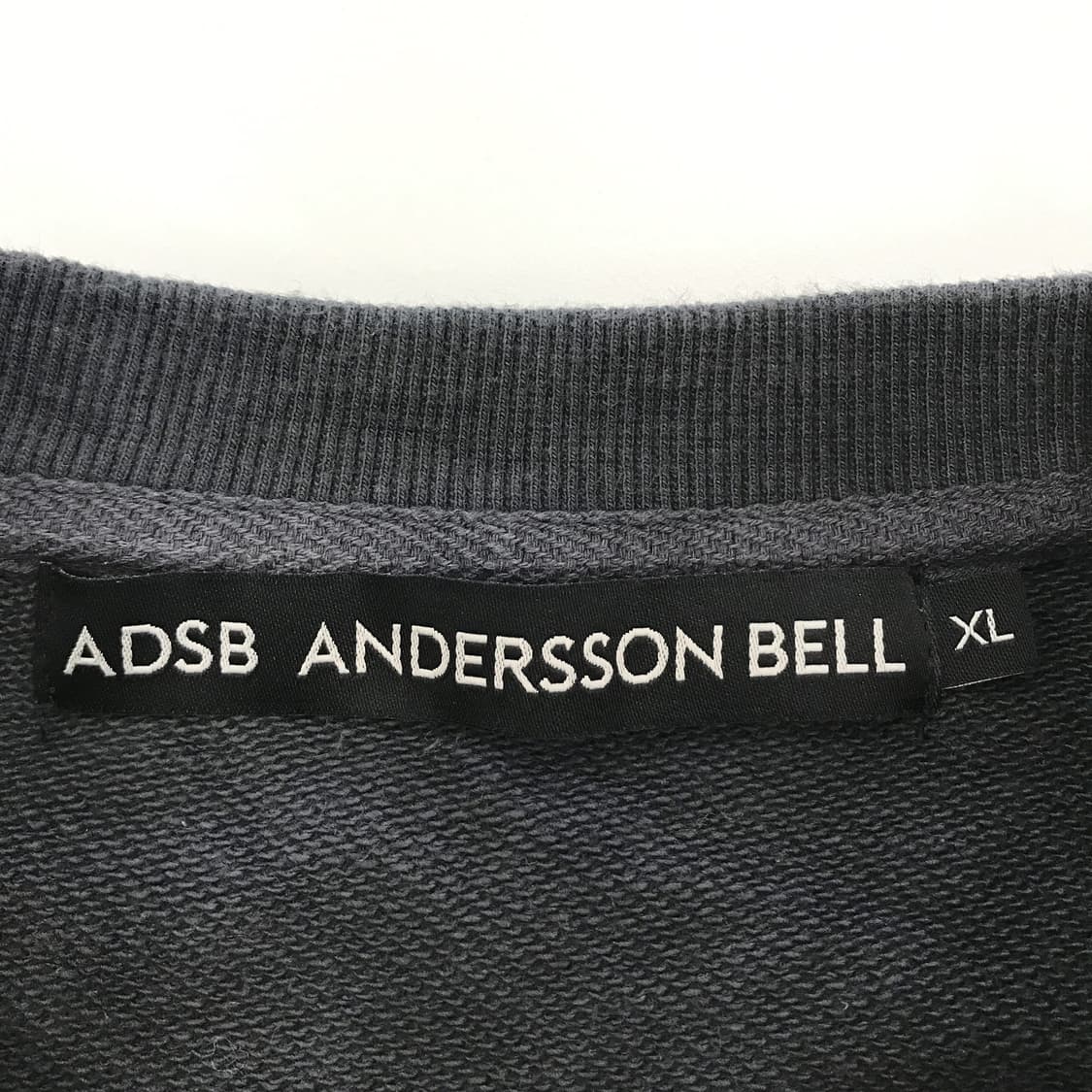 앤더슨벨 Andersson bell 스툴패치 스웻셔츠 [XL] 상품이미지4