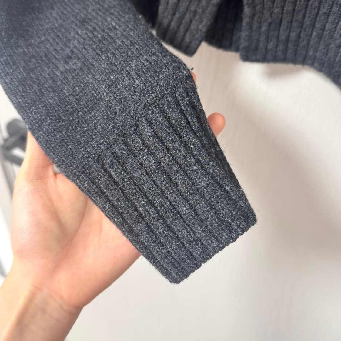 (xs) cos 크롭 니트 집업 상품이미지4