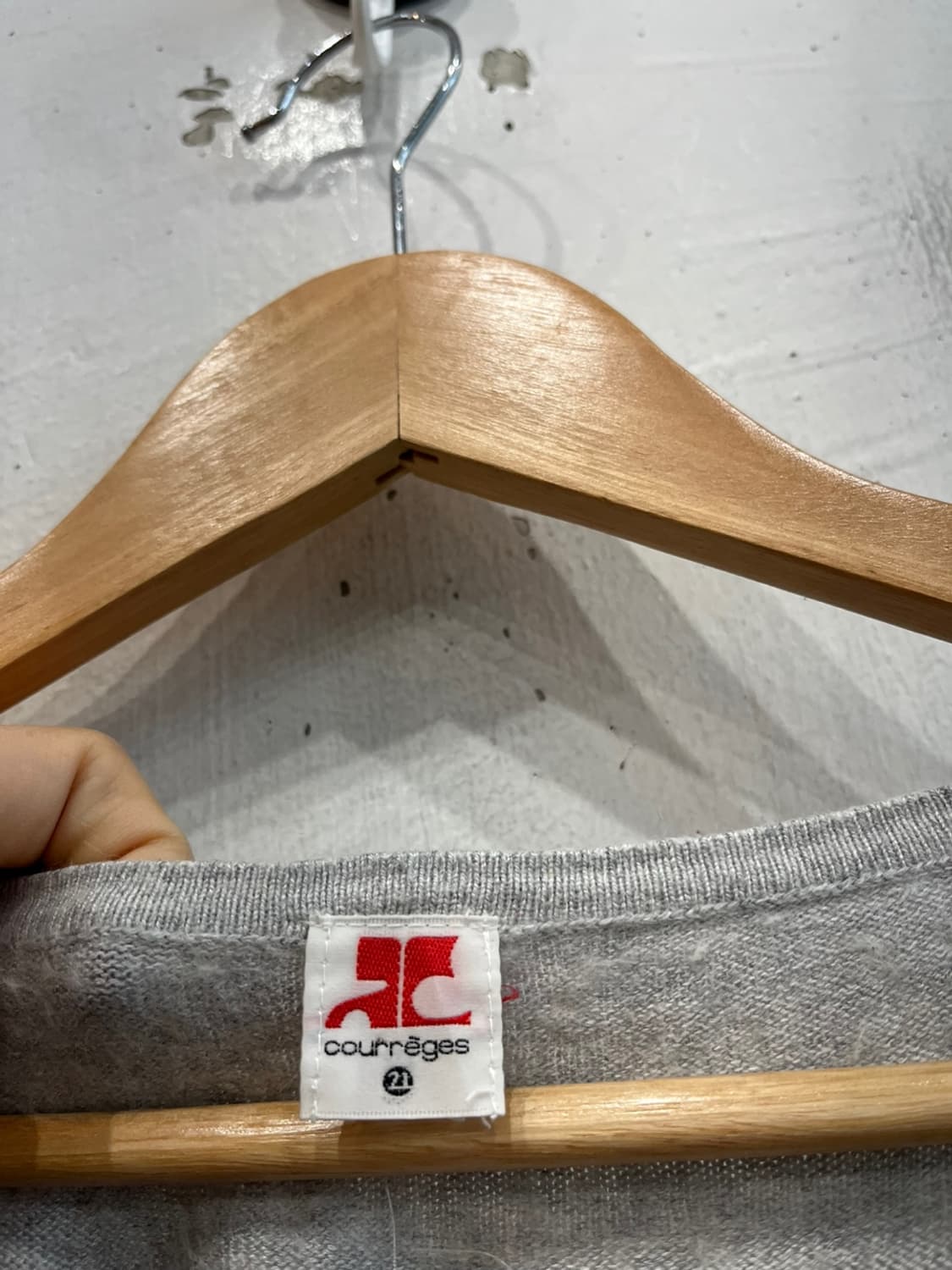 꾸레쥬 로고 앙고라 캐시미어 블렌드 반팔 니트 탑  상품이미지3