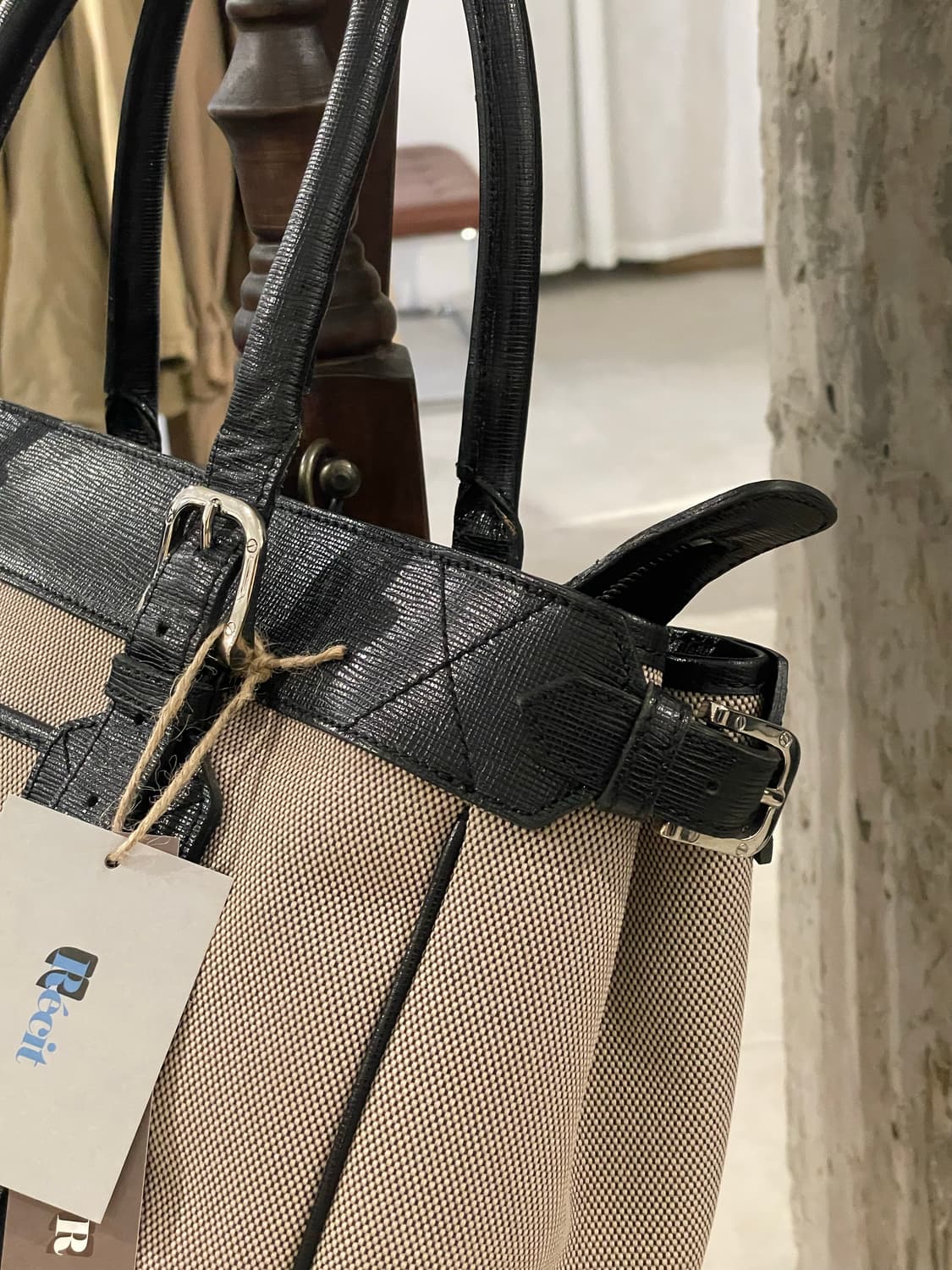 [정품/빈티지] 버버리(Burberry) 자수 로고 캔버스 레더 토트백 상품이미지3