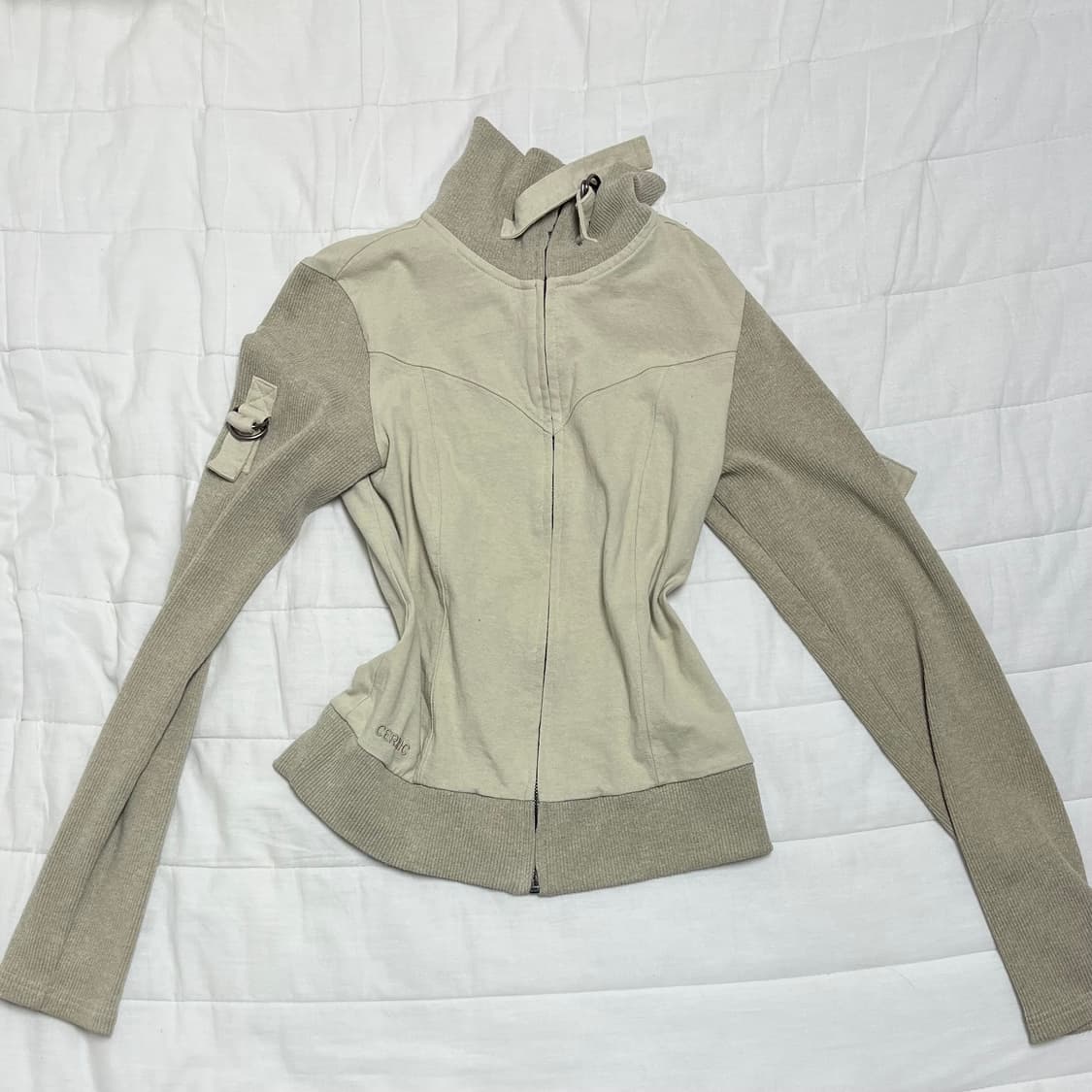 세릭 비조 디테일 집업 베이지 상품이미지2