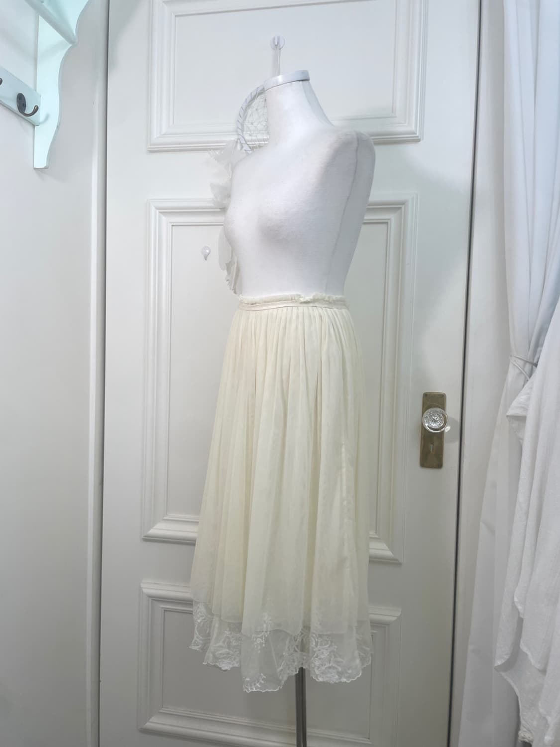 ivory lace trim tule skirt(size-36) 상품이미지2