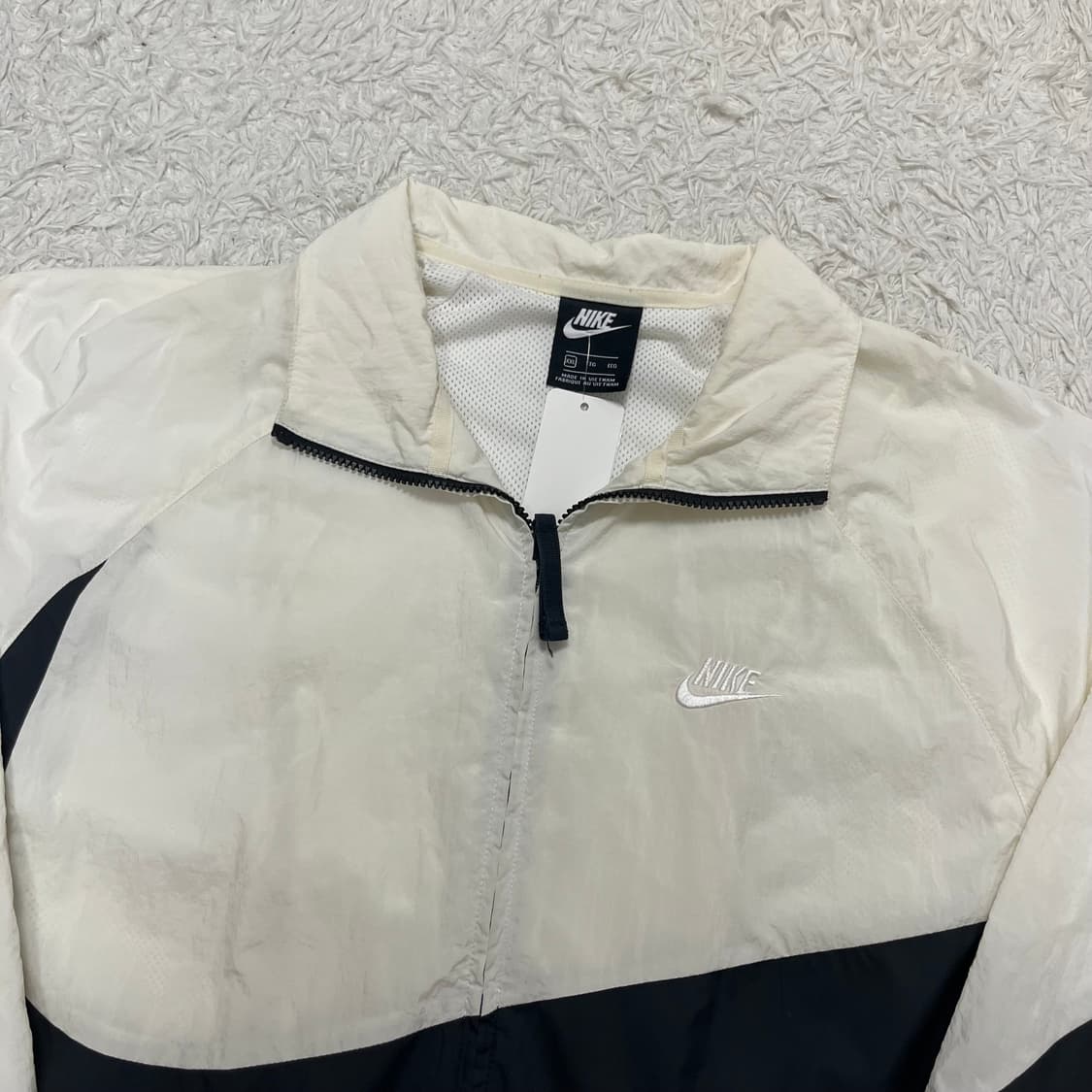 Nike big swoosh white windbreaker 상품이미지5