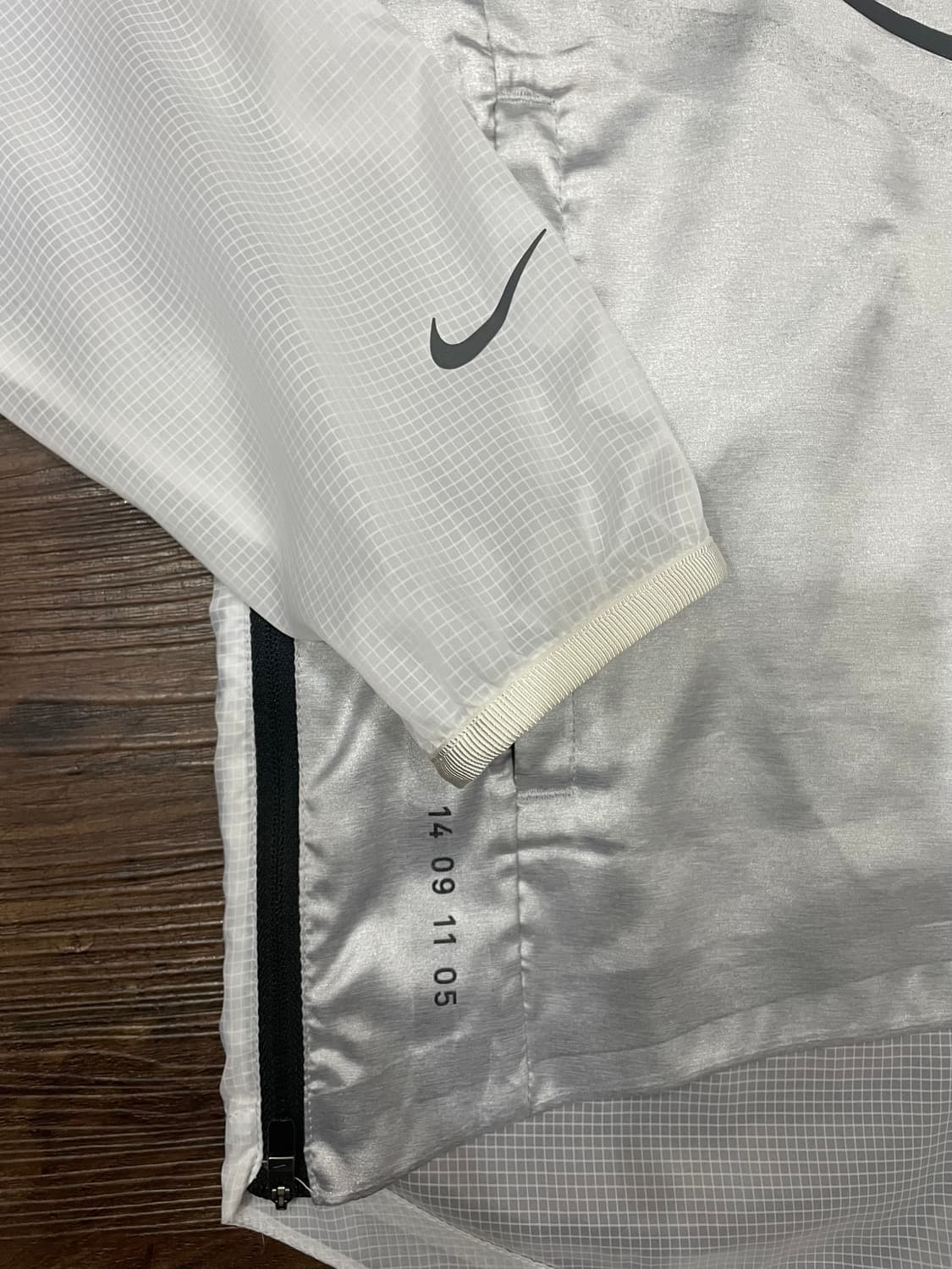 나이키 러닝 테크팩 윈드 아노락 바람막이 후드 자켓 실버 상품이미지5