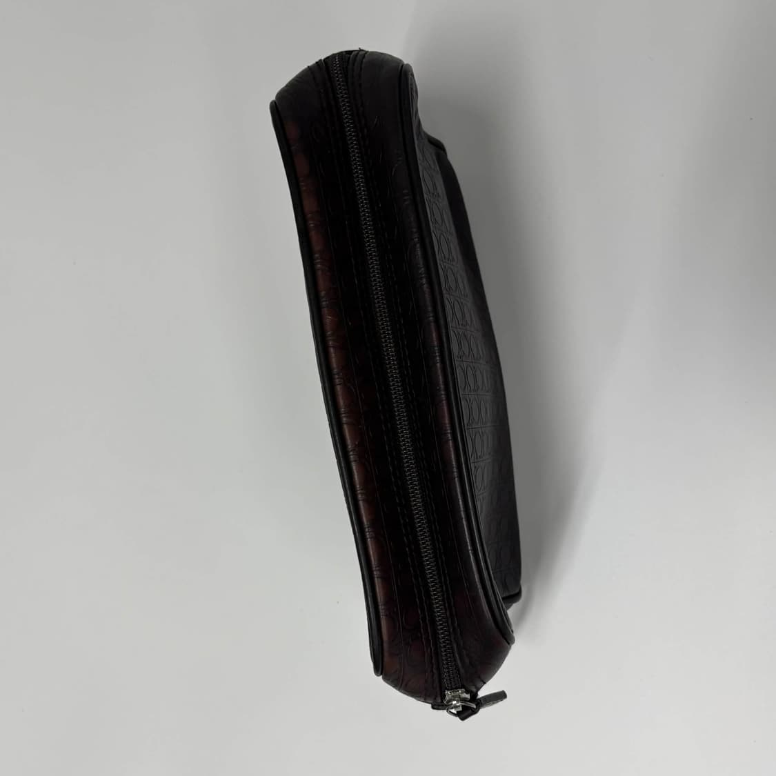 살바토레 페라가모 간치니 모노그램 가죽 클러치 상품이미지8