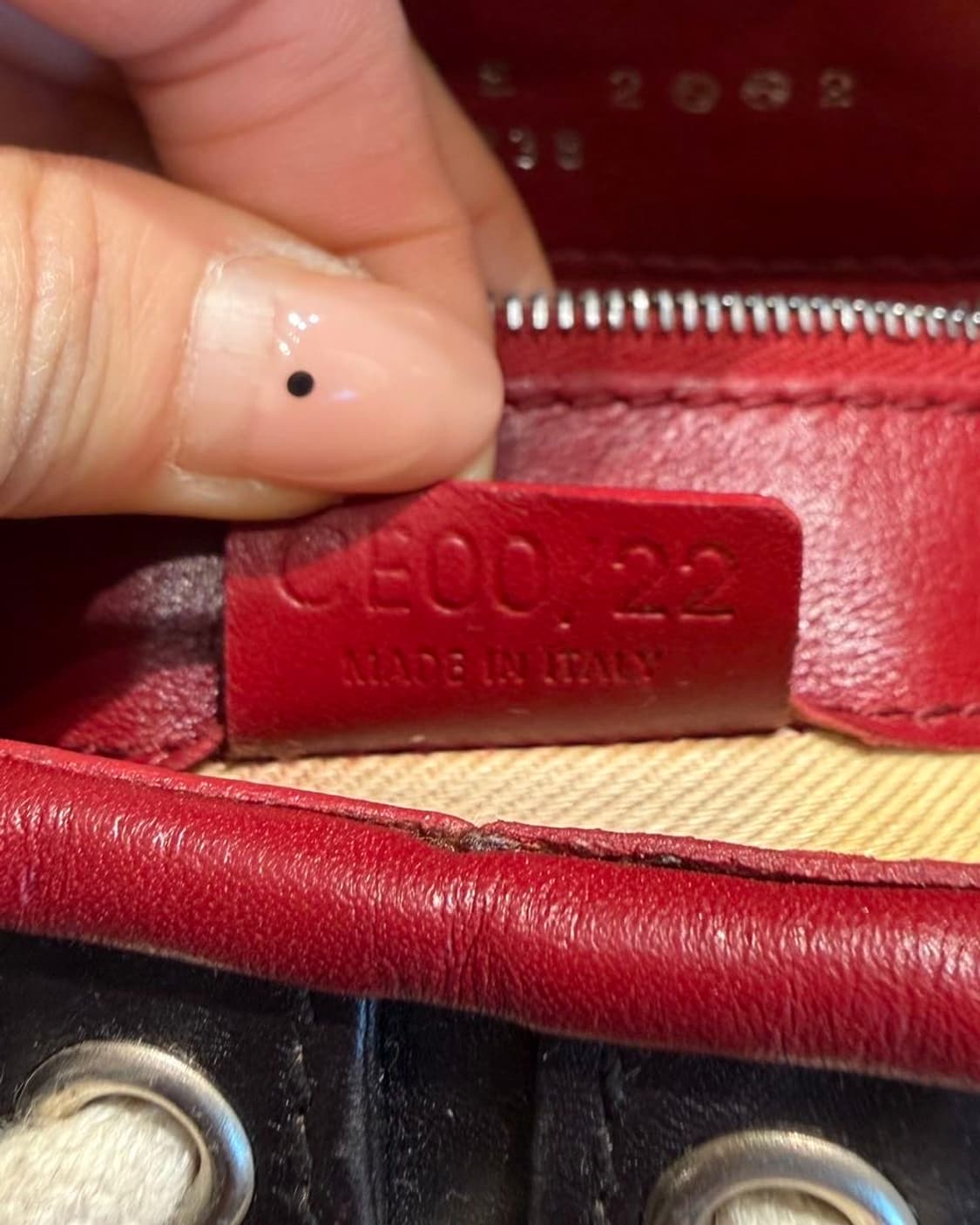 셀린느 화이트 레드 02s 피파 월드컵 레더 숄더백  상품이미지8