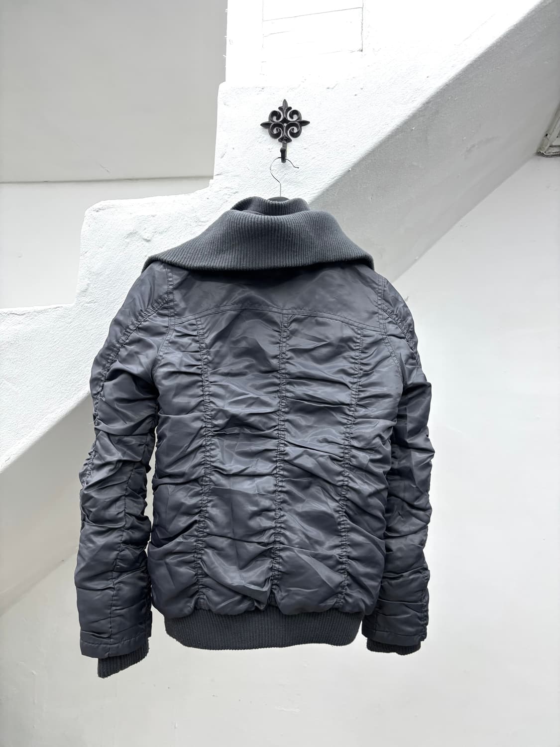 Gray shirring detail puffer   상품이미지4