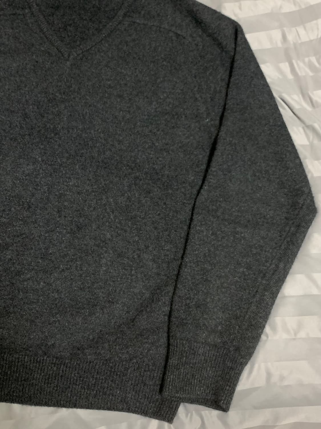 아모멘토 라쿤 v넥니트 상품이미지4