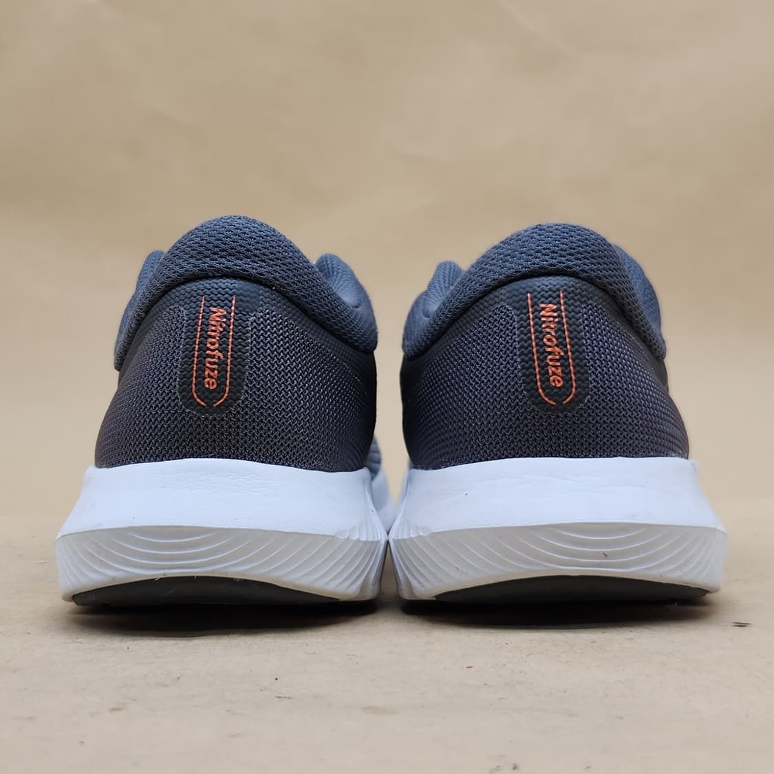 아식스  나이트퓨즈2 여성런닝화240  상품이미지4