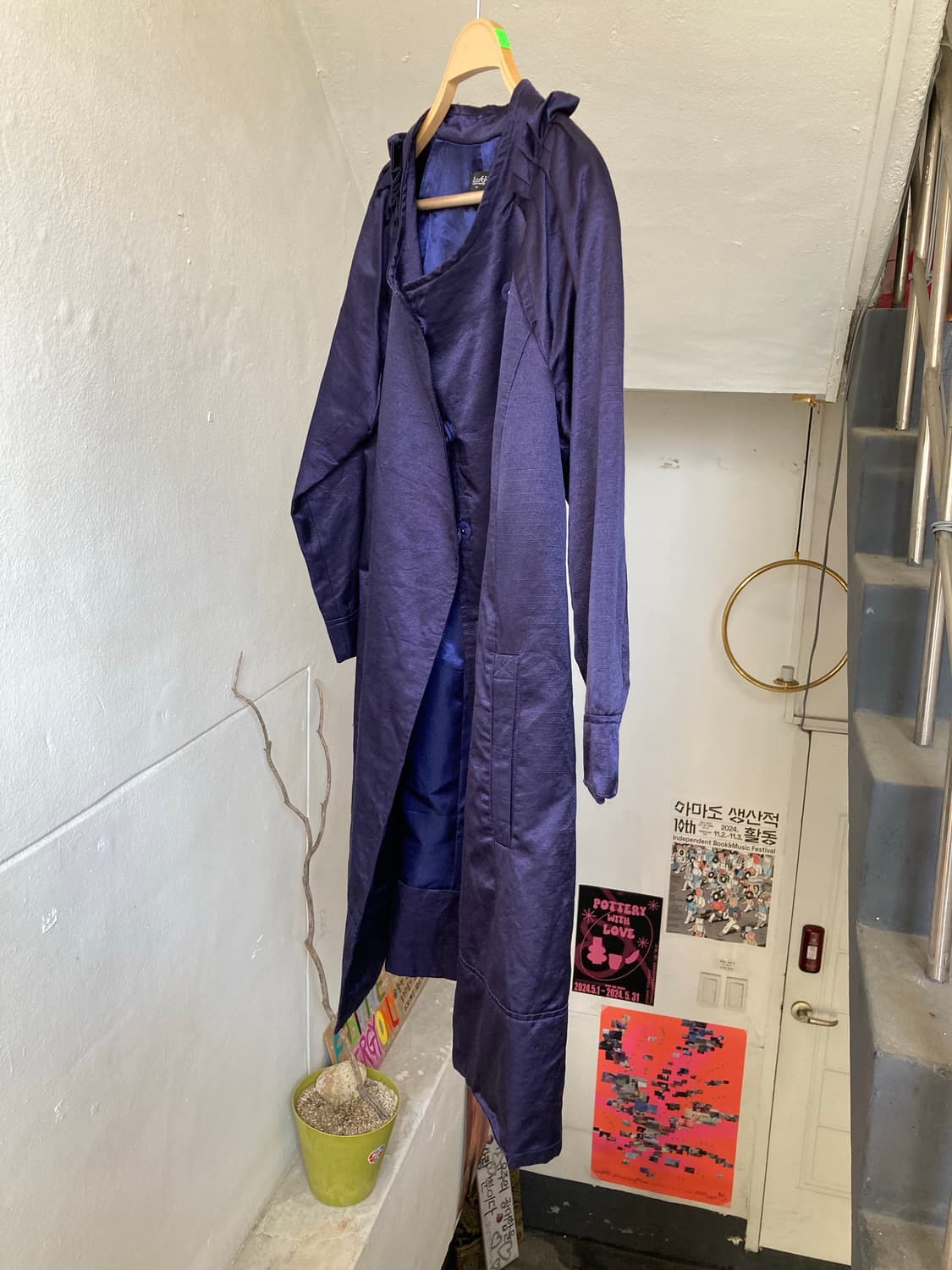 새틴•러플 바이올렛 트렌치 롱코트 상품이미지4