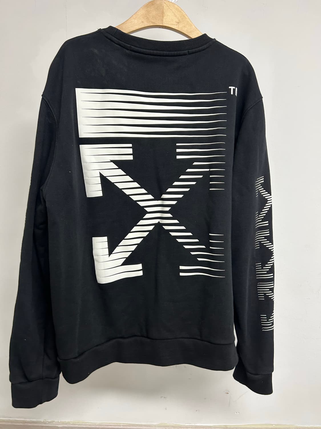 오프화이트 맨투맨 xxL 상품이미지3