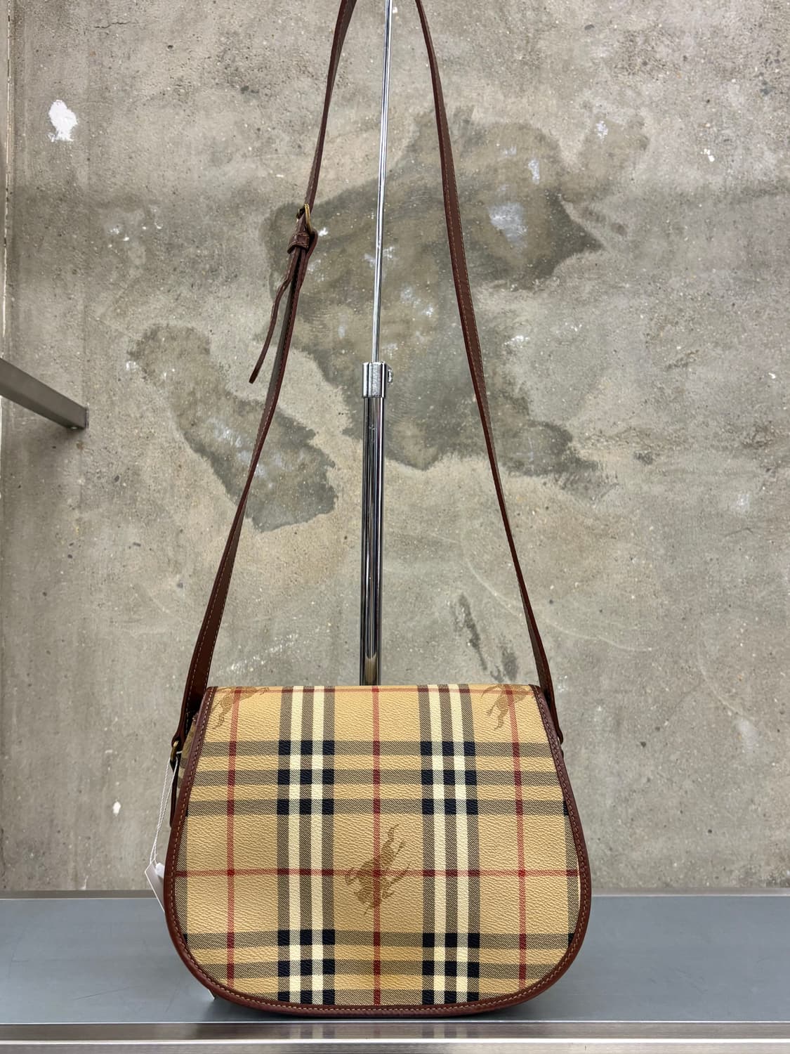 Burberry 버버리 노바체크 호스페리 호보 크로스백 상품이미지1