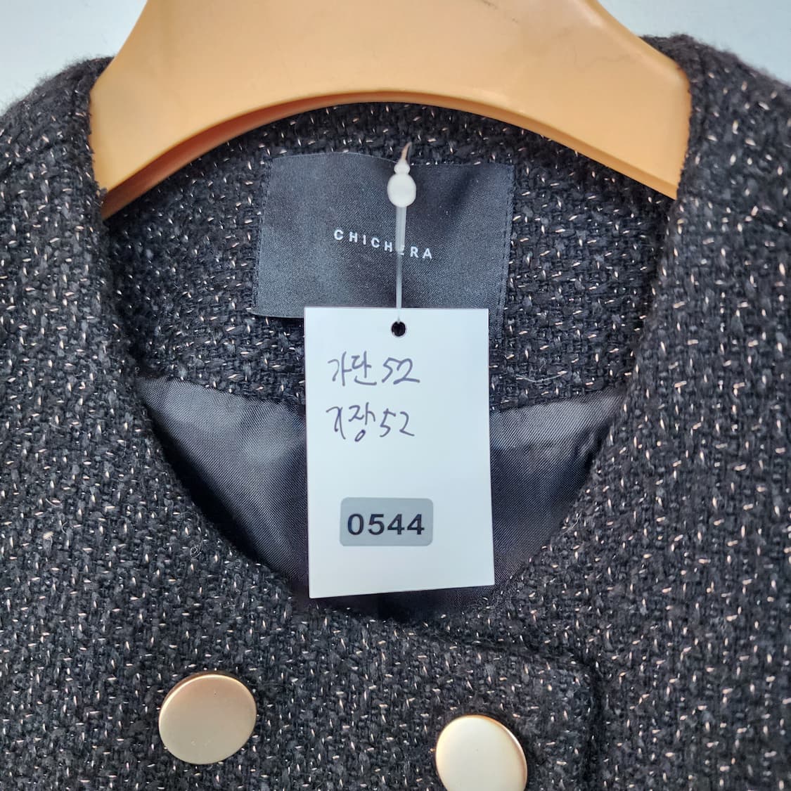 CHICHERA 블랙 트위드 금장 버튼 자켓 상품이미지6