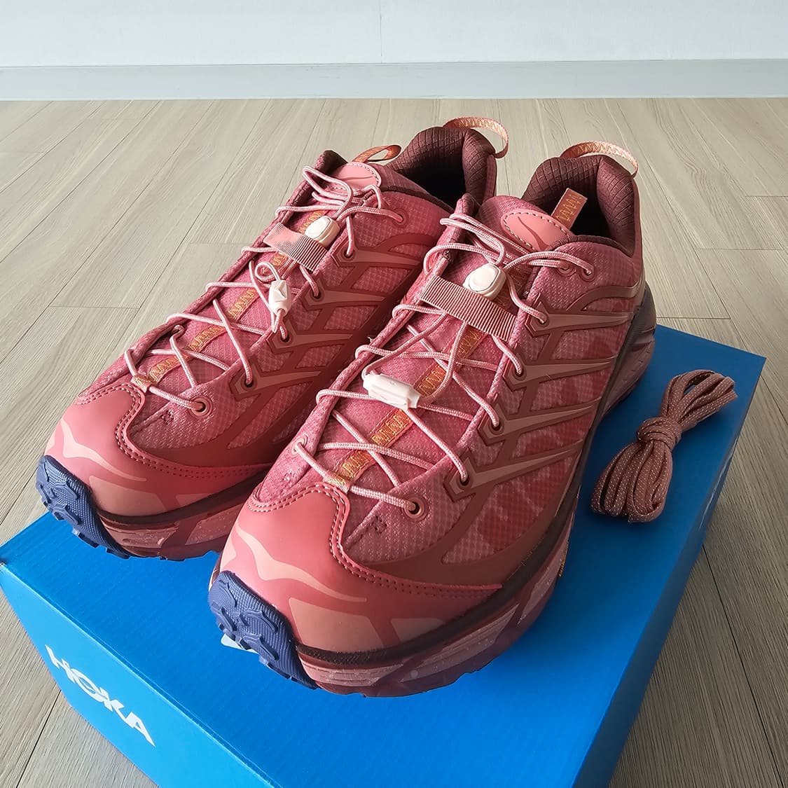 295 새제품) 호카 마파테 쓰리 2 핫 소스 어슨웨어 등산화 트레킹화 상품이미지3