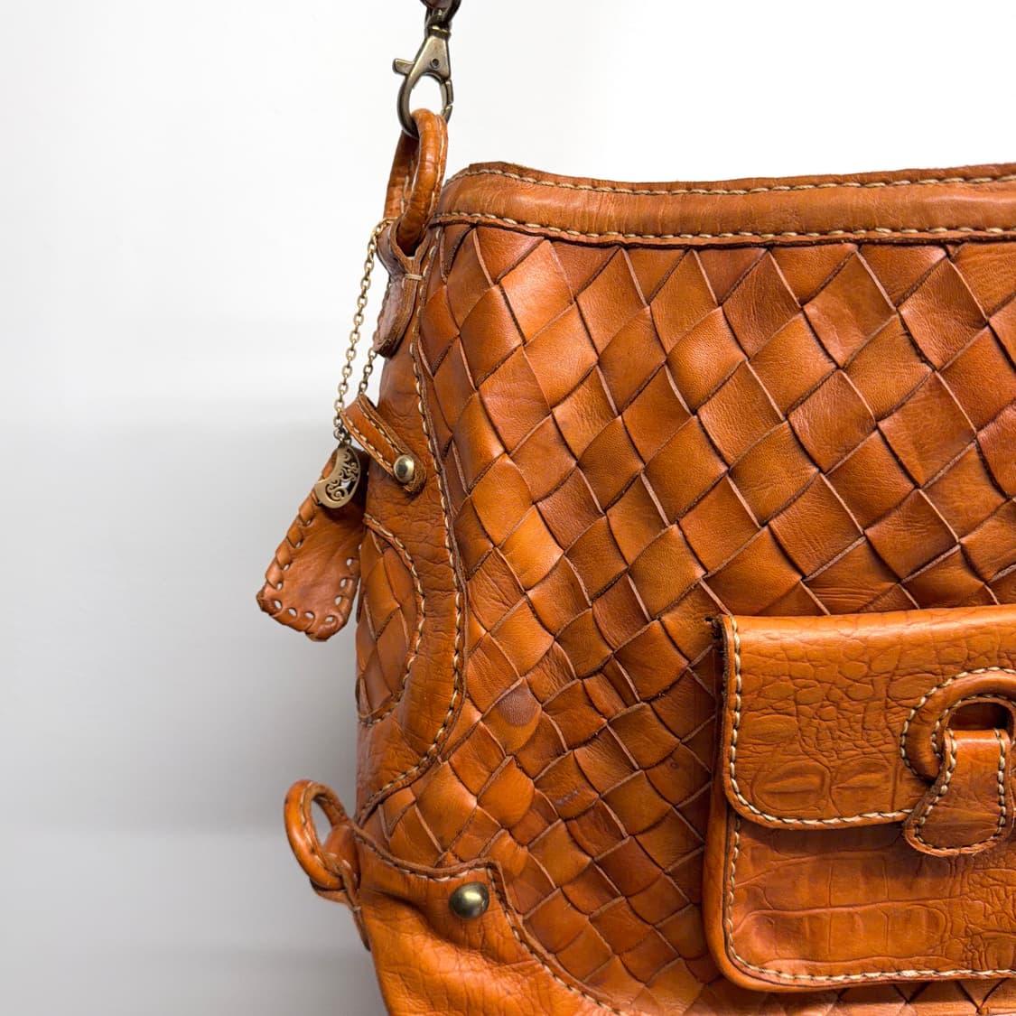 Robita 카우레더 위빙 숄더백  상품이미지3