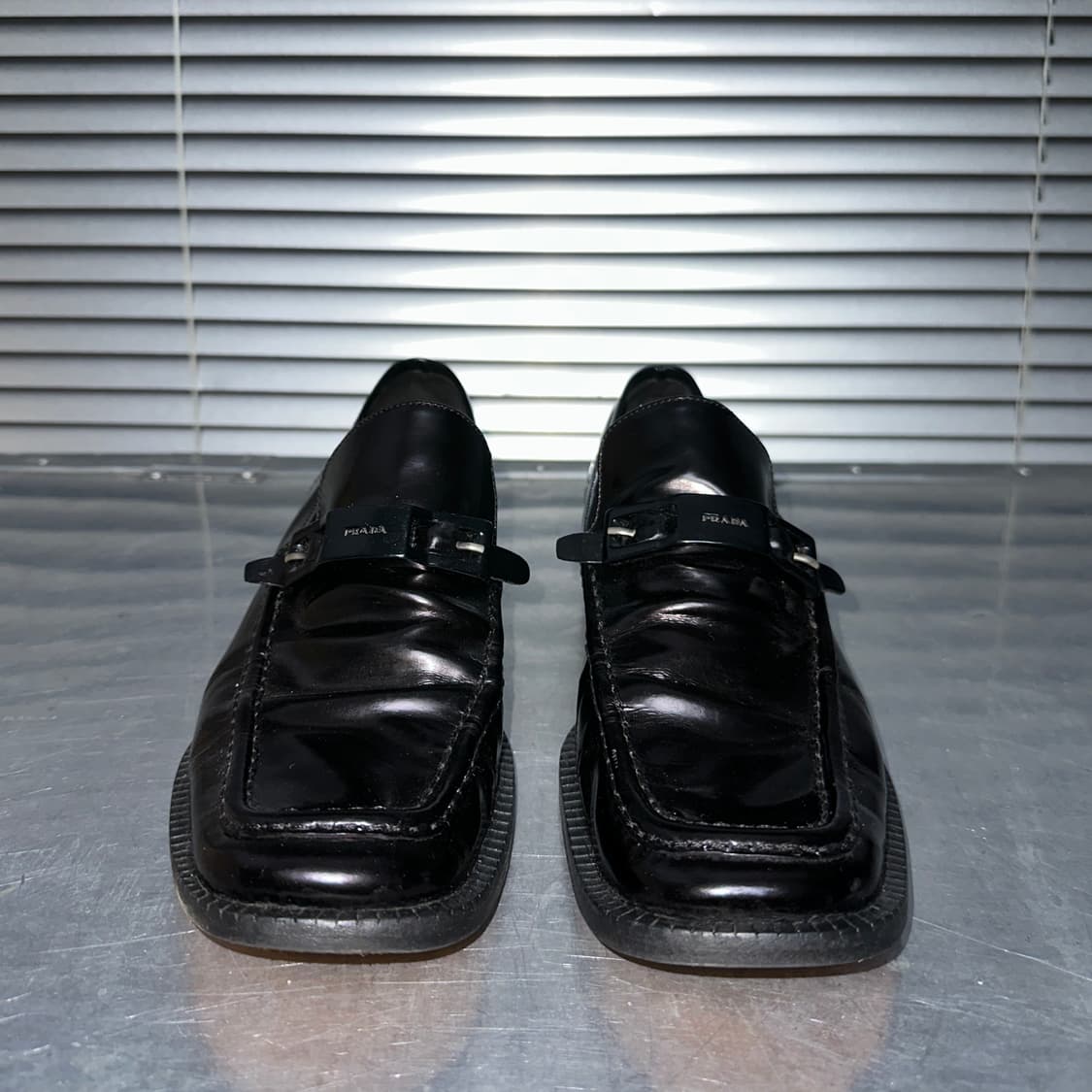 00s 블랙 프라다 스퀘어 토 버쿨 로퍼 상품이미지4