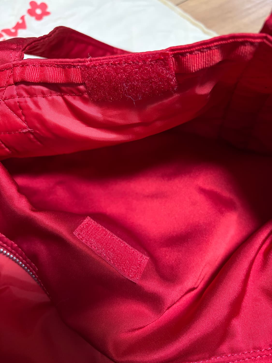 나나크루 미니 더플백 BLOOD RED SATIN 상품이미지6