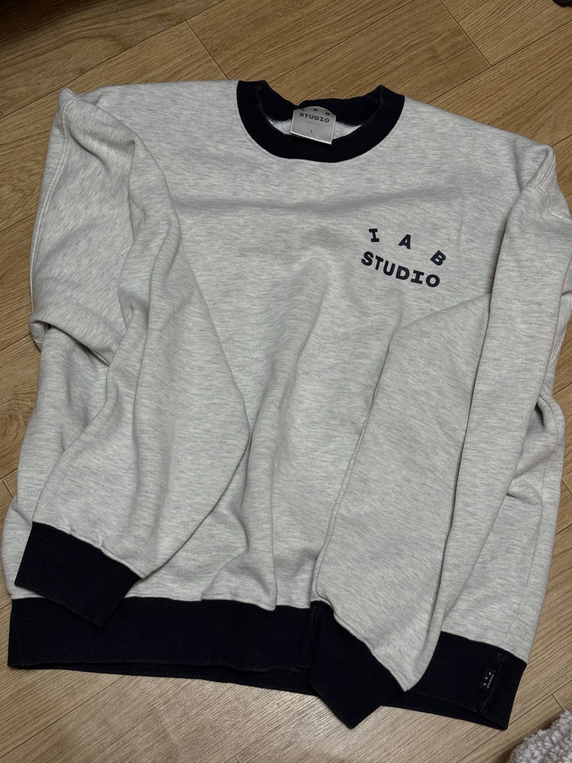 아이앱 스튜디오 스웨트셔츠 오트밀 네이비 L사이즈 상품이미지1