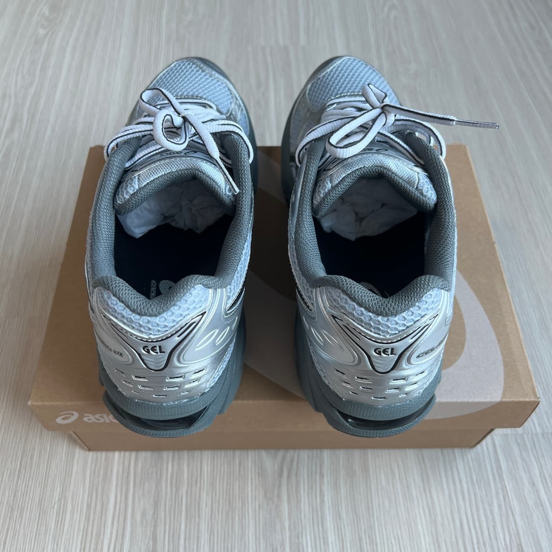275 아식스 x 어반 리서치 젤 카야노 14 퓨어 실버 블랙 상품이미지4