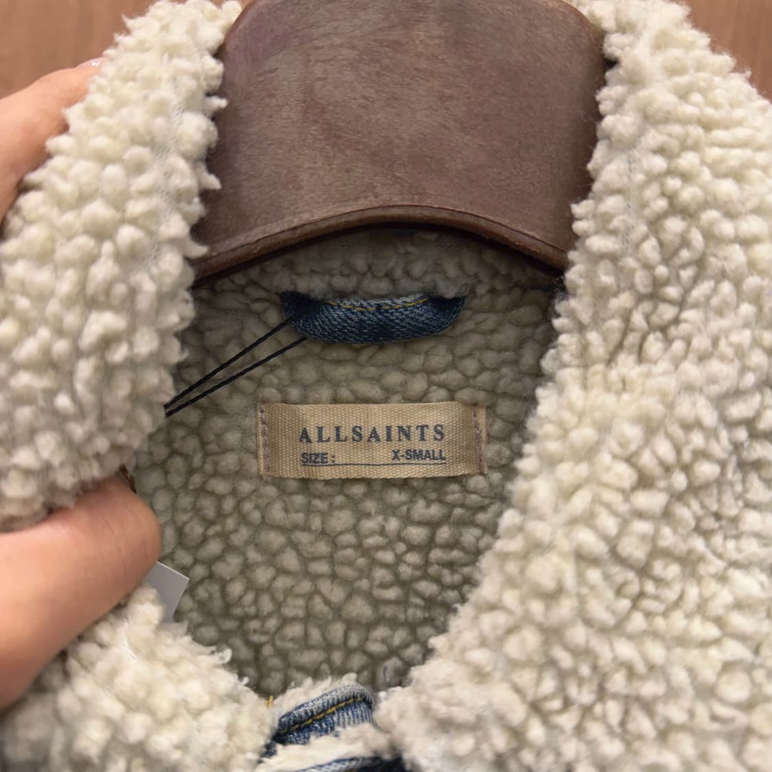 올세인츠 코튼 데님 자켓 셰르파 퍼 카라 디테일 레귤러핏 블루 상품이미지6