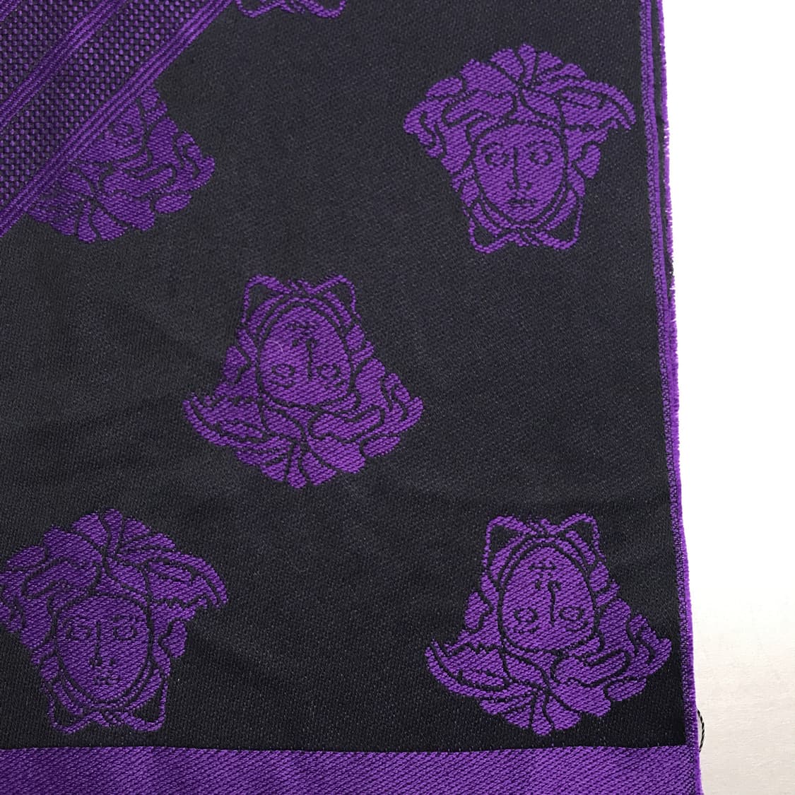 베르사체 메두사 머플러 퍼플 상품이미지5