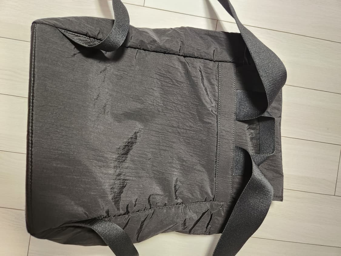 새상품급)캘빈클라인 진 여성 씨티 나일론 백팩

오염 하자 없이 깨끗해요 상품이미지8