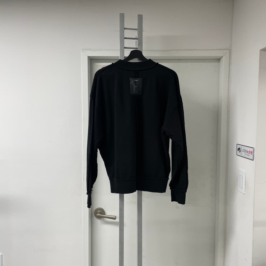 앤더슨벨 브이넥 맨투맨 S 상품이미지6