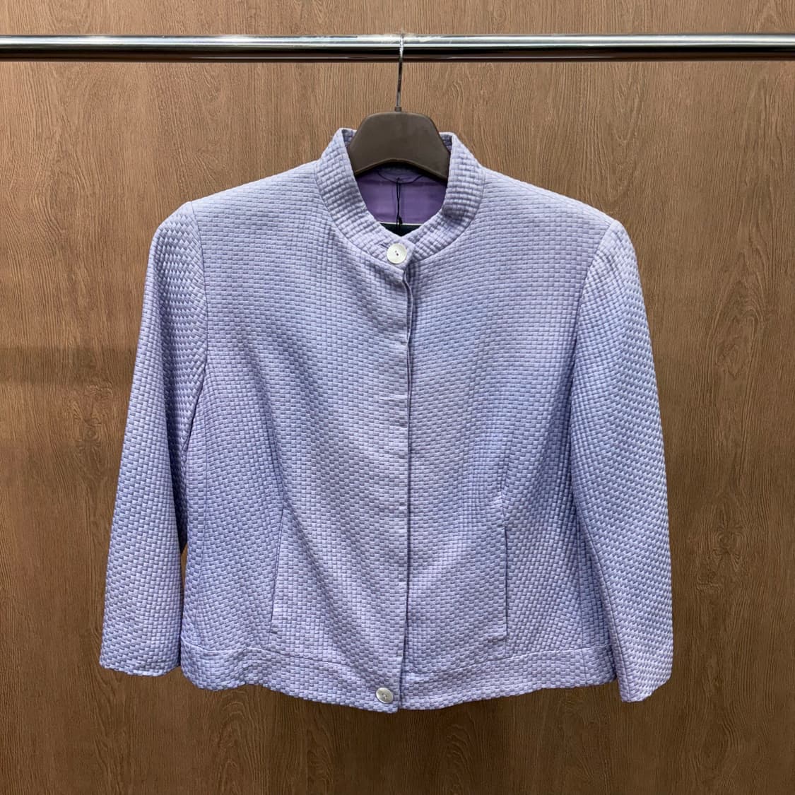 에르노 라운드넥 7부 세미 크롭 자켓 입체 조직 자개 버튼 디테일 퍼플 상품이미지2