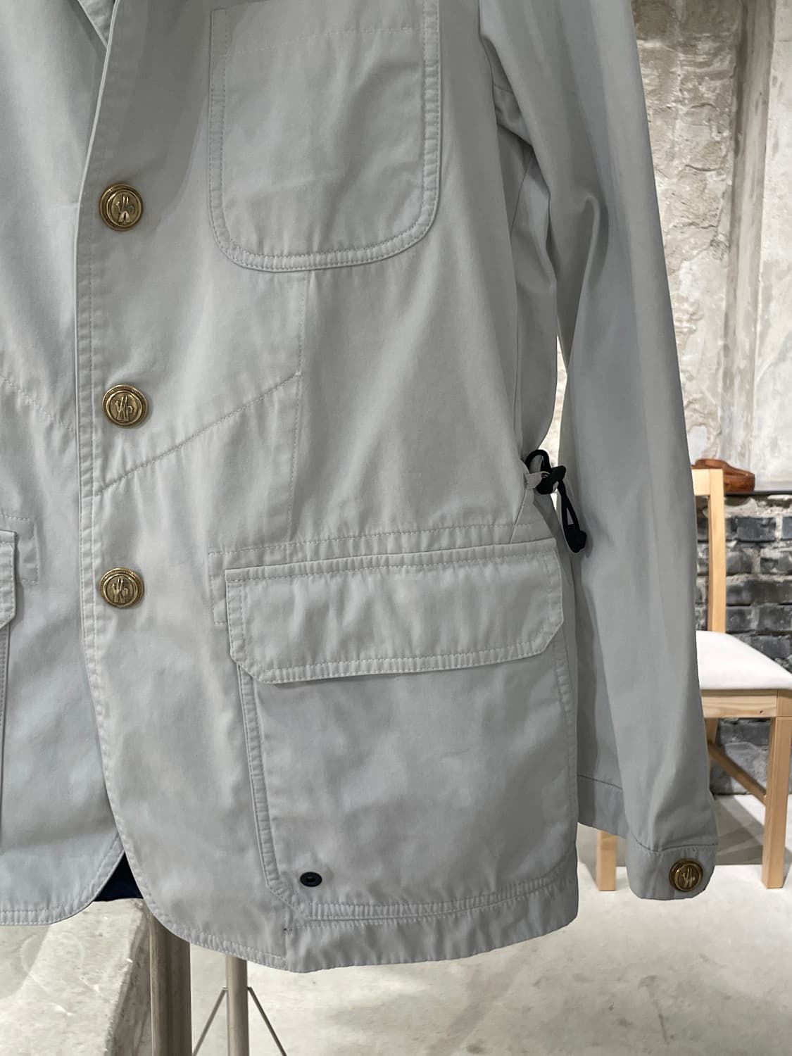 몽클레르 스노우 화이트 금장 버튼 코튼 자켓 상품이미지5