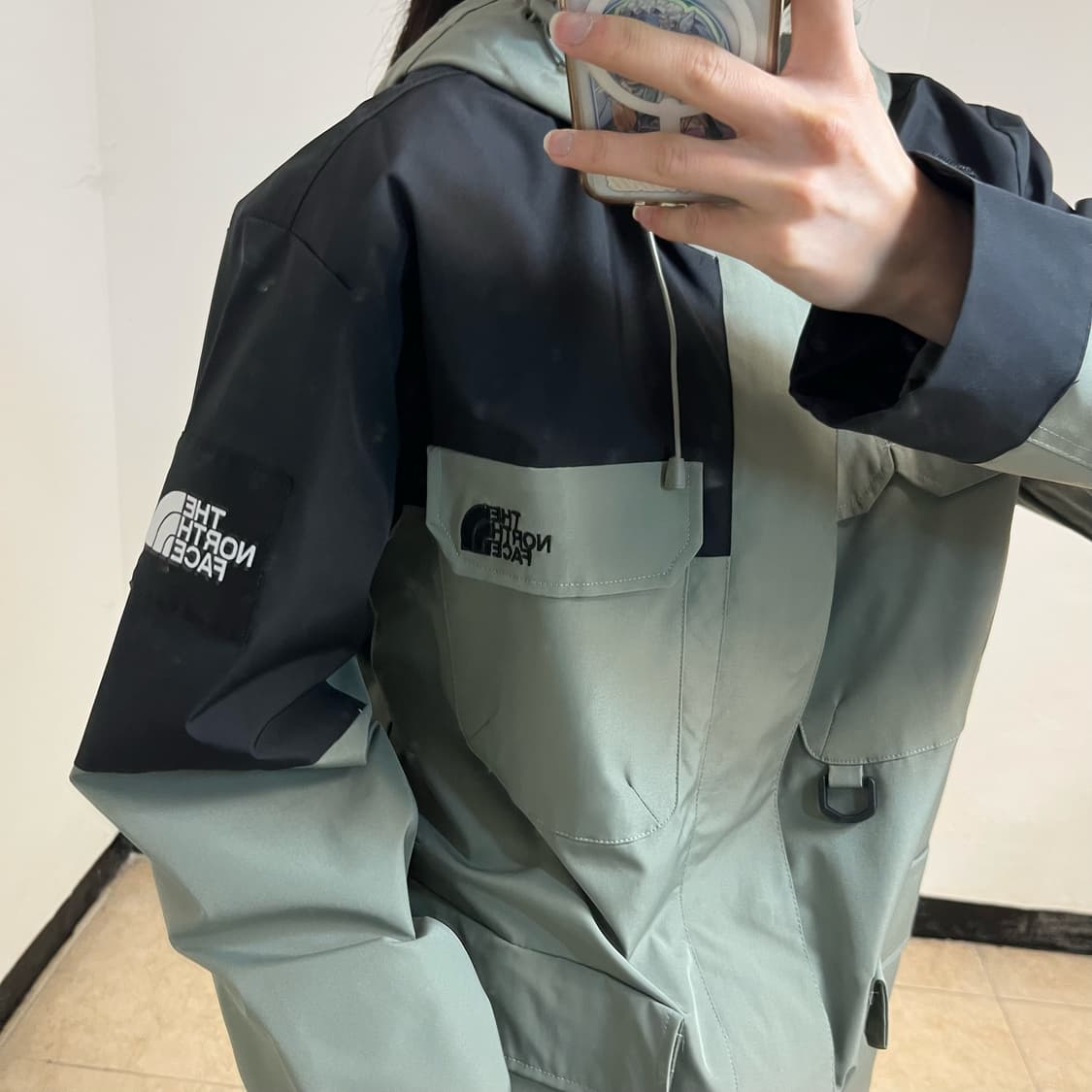 The North Face khaki ranger windbreaker 상품이미지3