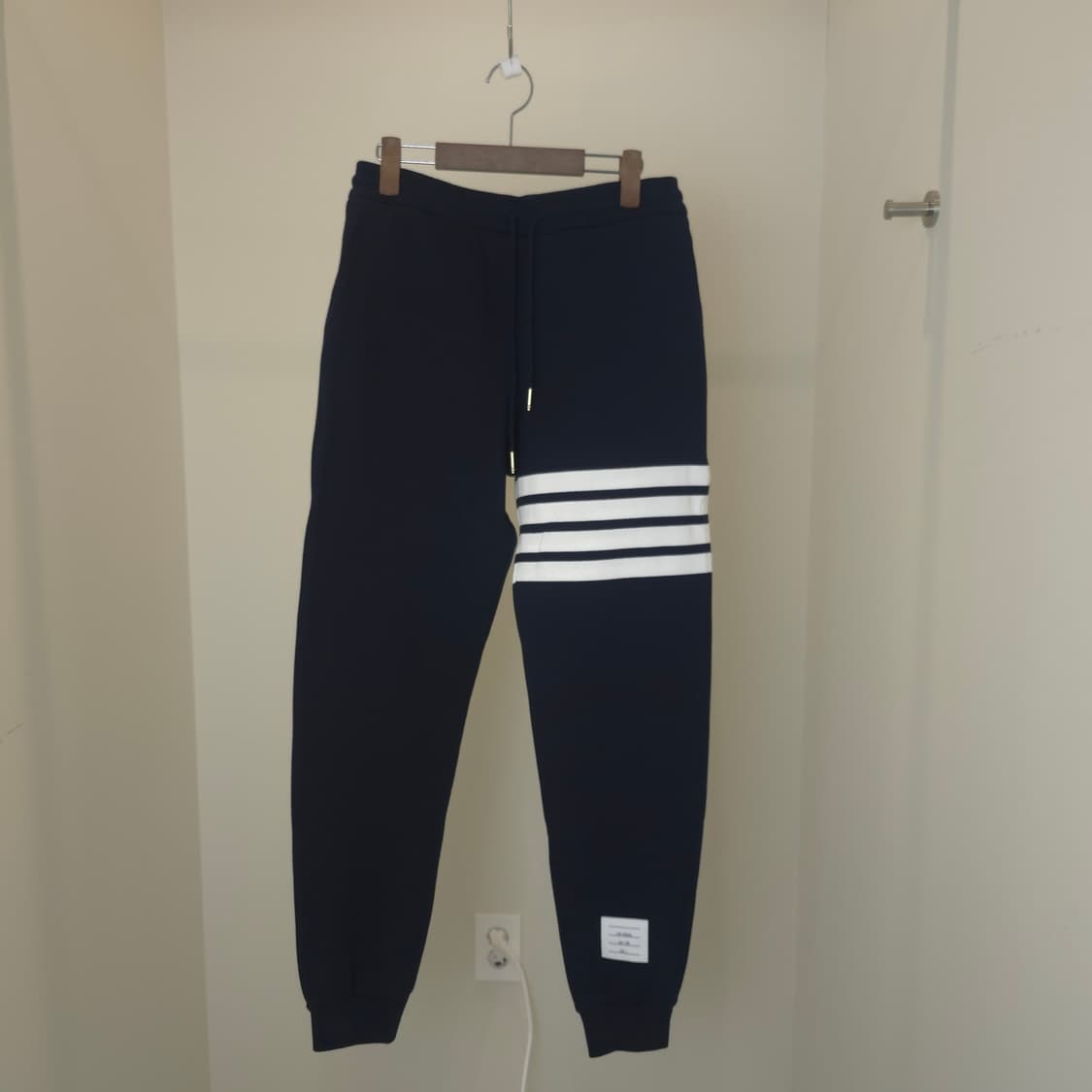 [정품] 톰브라운 클래식 사선 바지 / MJQ008H 상품이미지1