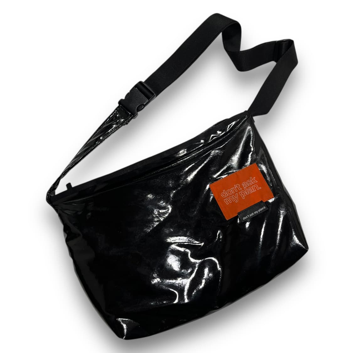 돈애스크마이플랜 2WAY 다크 패디드 메신저백 상품이미지3