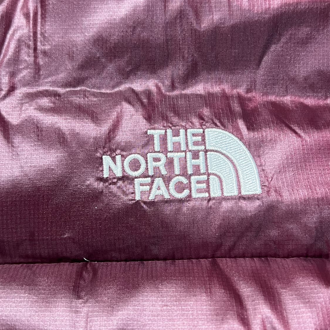 노스페이스 550 경량 패딩 버건디 L 상품이미지4